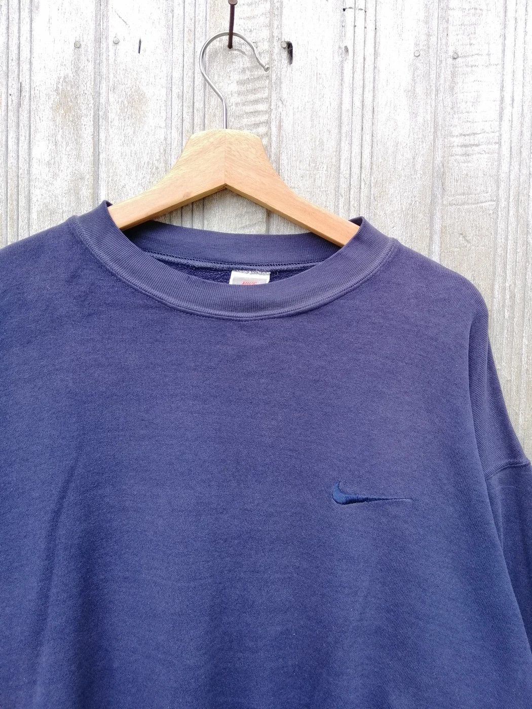 Nike VINTAGE NIKE EMBROIDERY SMALL LOGO CREWNECK SWEATSHIRT B25 Size US L / EU 52-54 / 3 - 1 Thumbnail