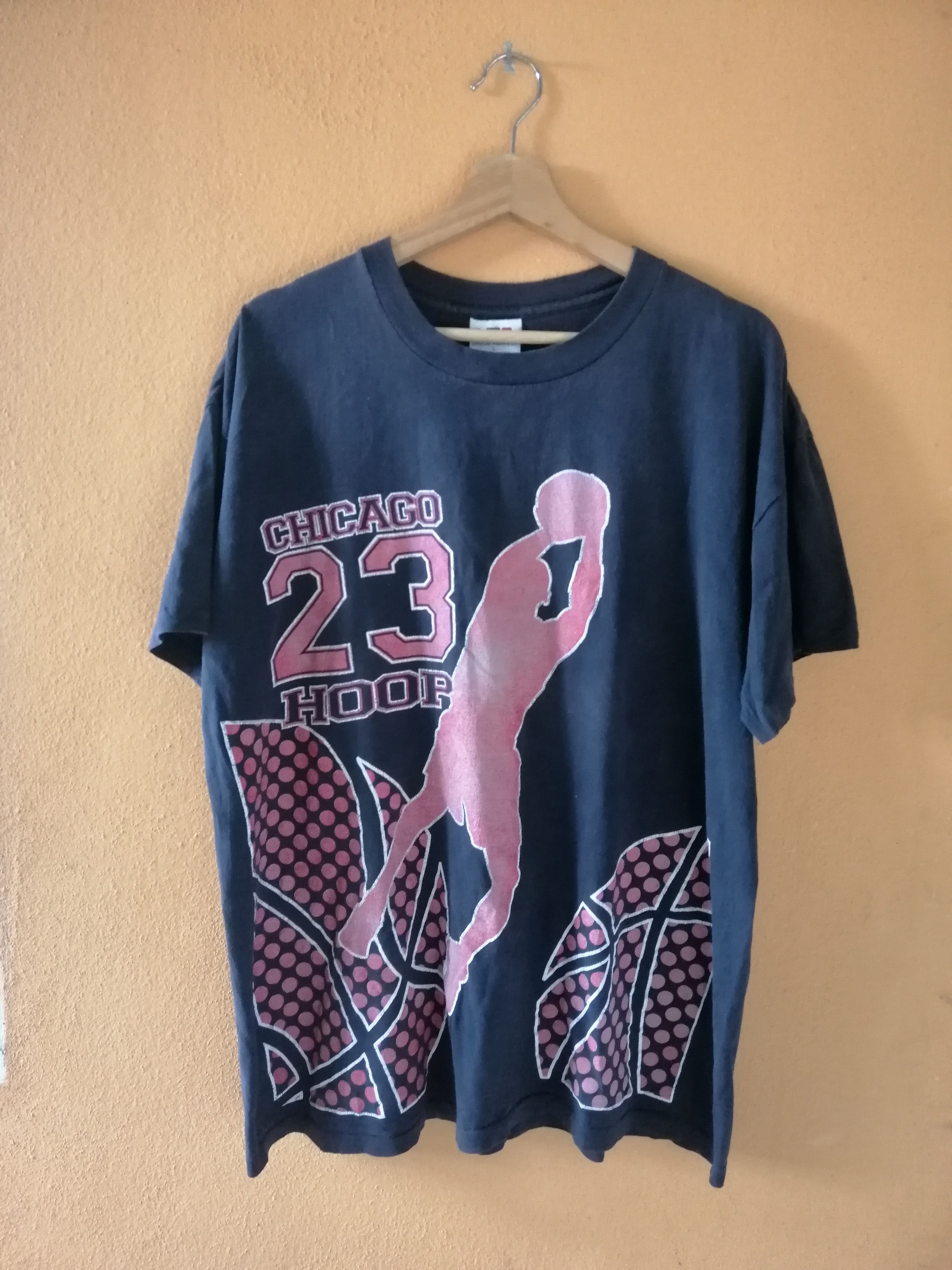 Jordan Brand Vintage 90s Chicago 23 Hoop Michael Jordan Tshirt Size US L / EU 52-54 / 3 - 1 Thumbnail