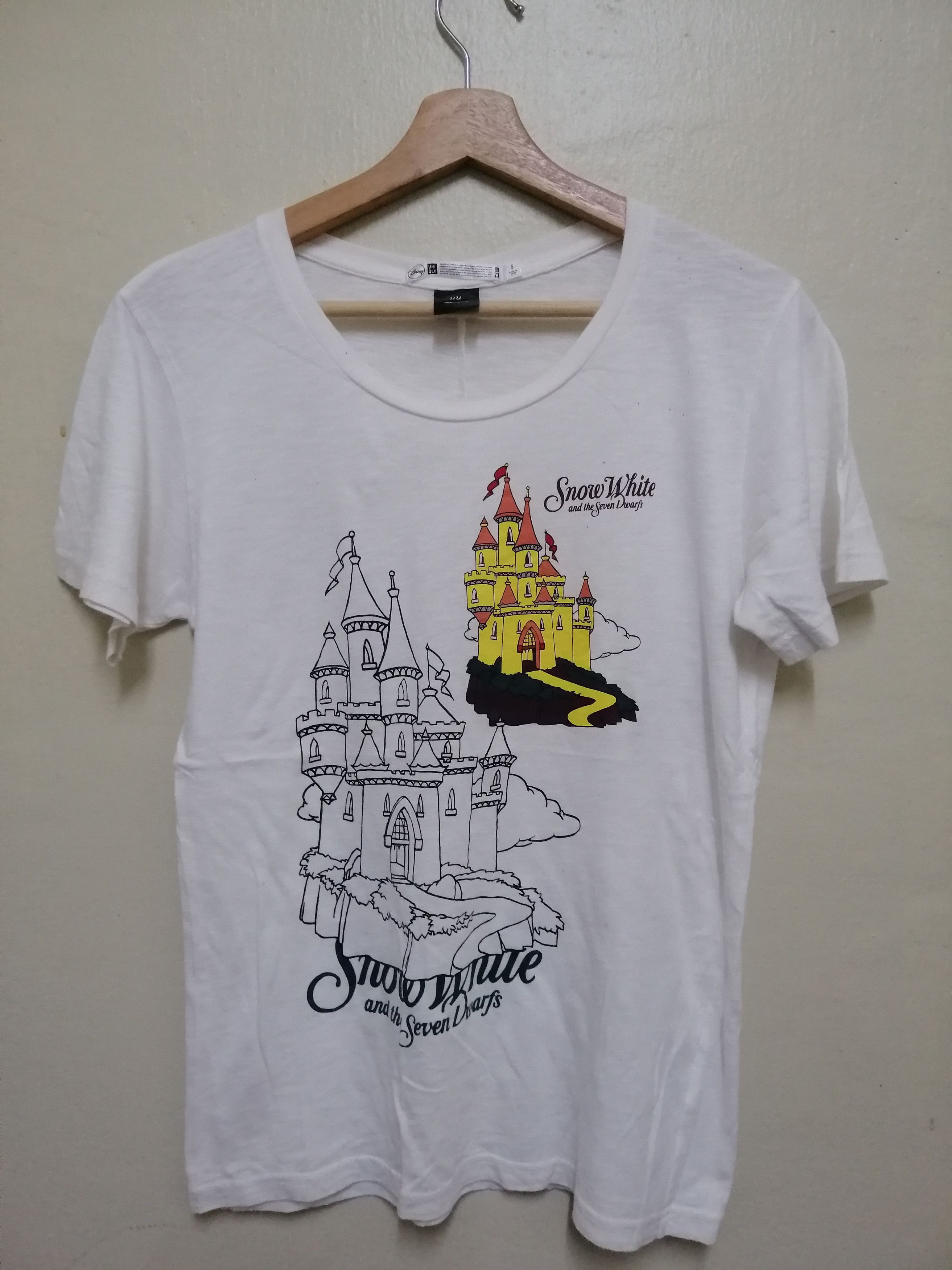Undercover × Uniqlo Uniqlo x Undercover Snow White and the Seven Dwarfs White Size US S / EU 44-46 / 1 - 1 Thumbnail