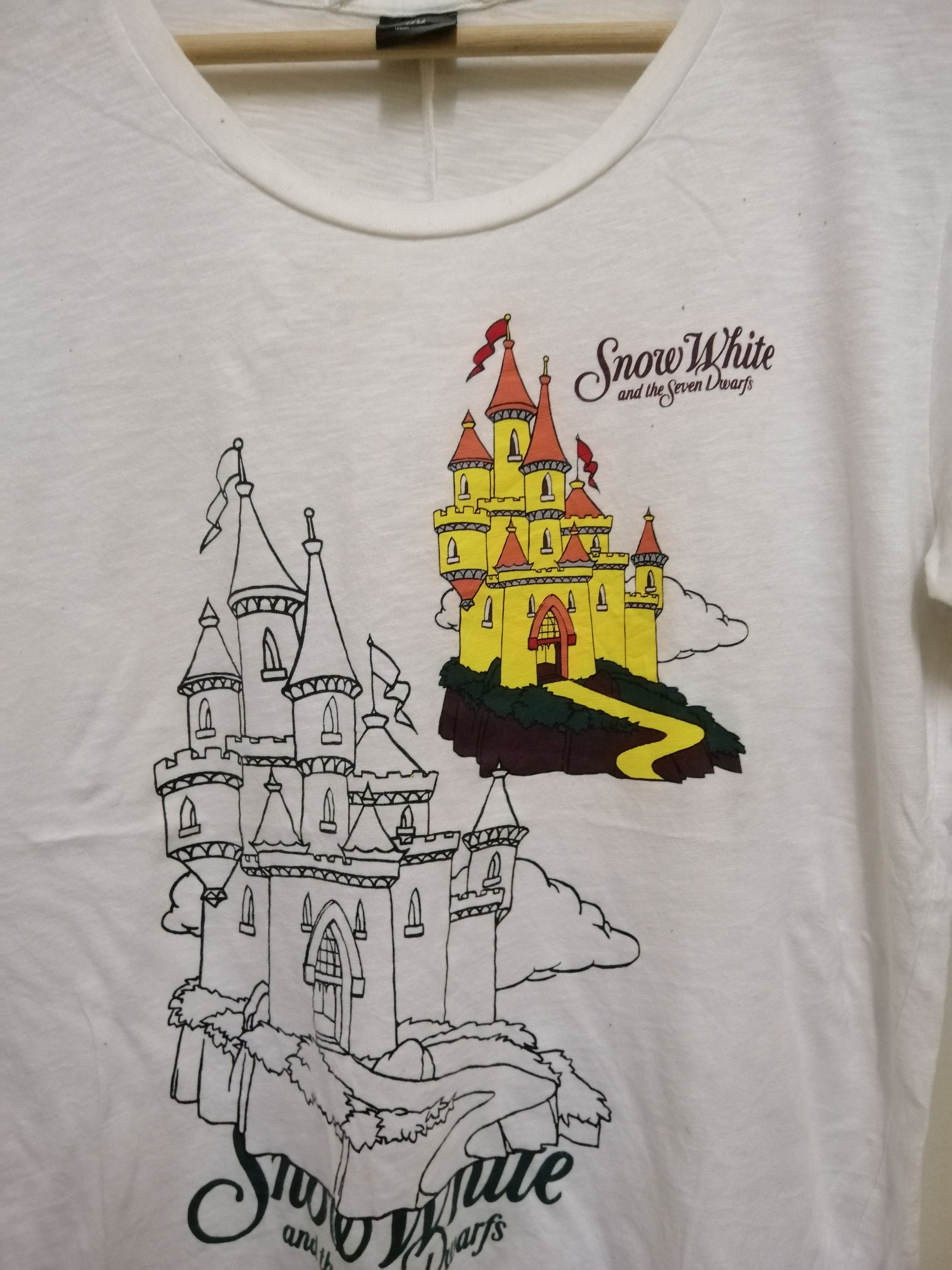 Undercover × Uniqlo Uniqlo x Undercover Snow White and the Seven Dwarfs White Size US S / EU 44-46 / 1 - 4 Thumbnail
