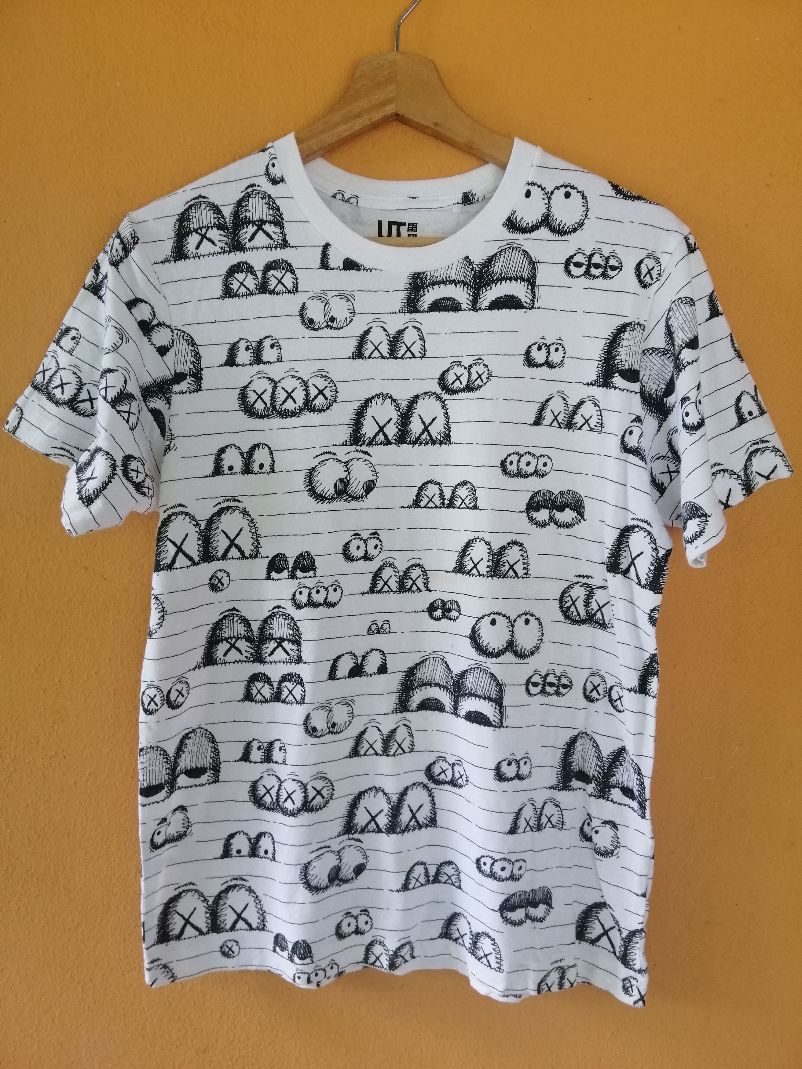 Kaws × Uniqlo Kaws x Uniqlo Full Printed Shirts Rare Design Size US S / EU 44-46 / 1 - 1 Thumbnail