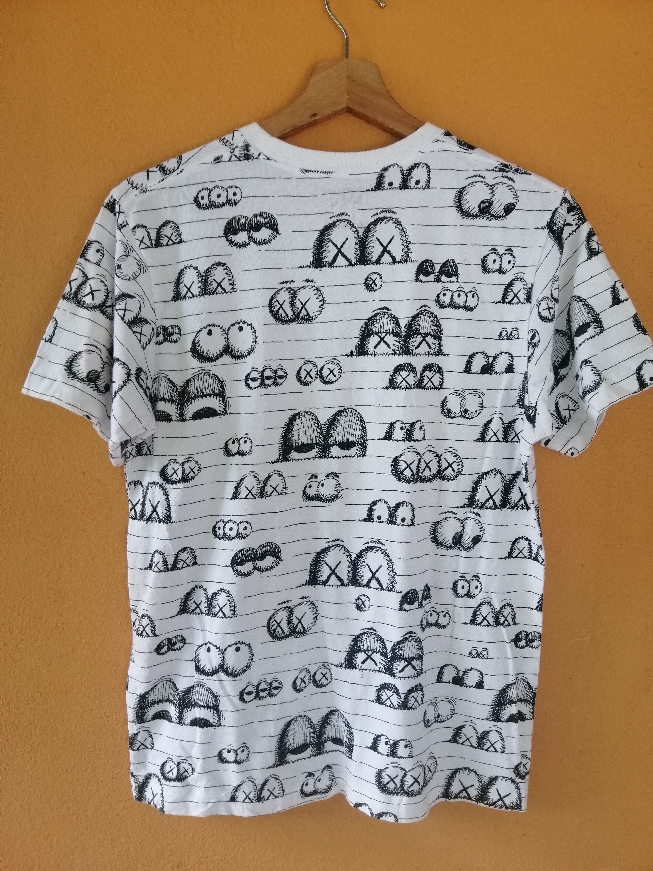 Kaws × Uniqlo Kaws x Uniqlo Full Printed Shirts Rare Design Size US S / EU 44-46 / 1 - 2 Thumbnail