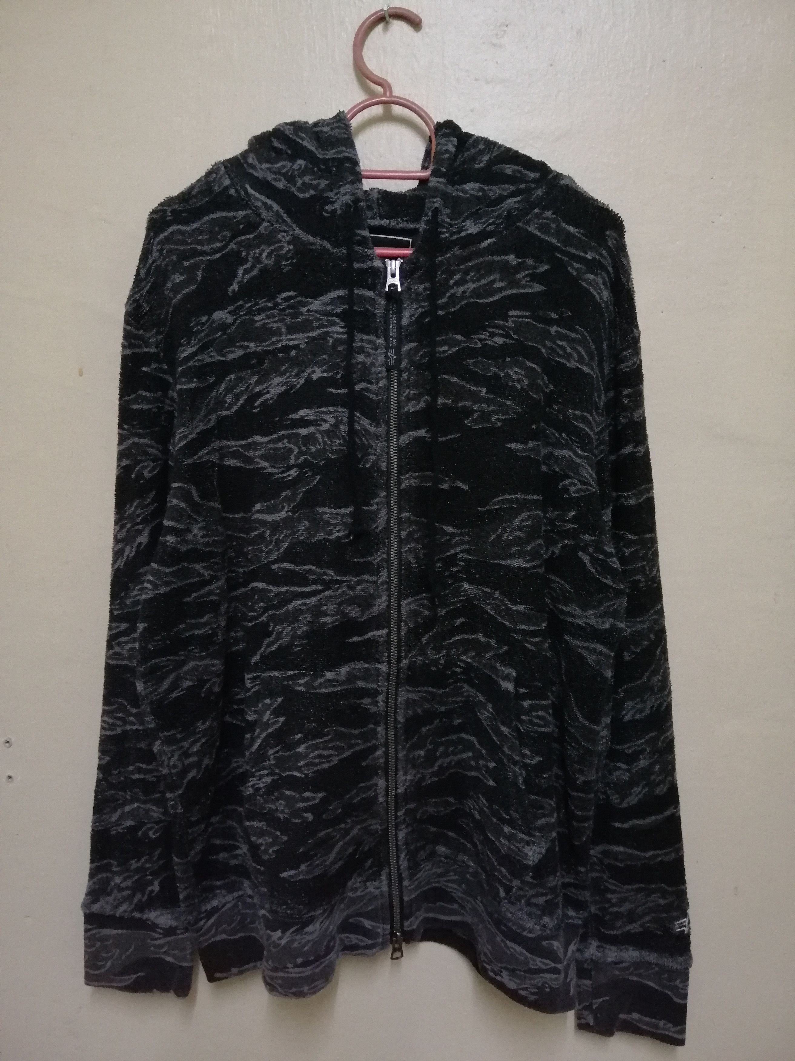 Alpha Industries Vintage Alpha Industries Camoflage Tiger Stripes Hoodie B25 Size US M / EU 48-50 / 2 - 1 Thumbnail