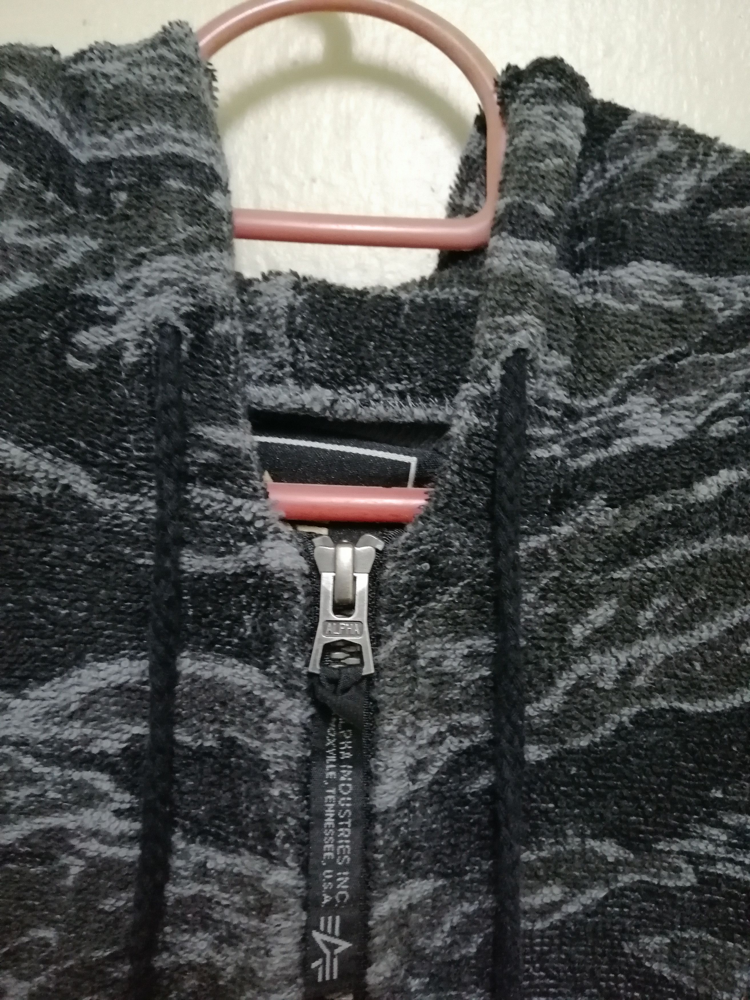 Alpha Industries Vintage Alpha Industries Camoflage Tiger Stripes Hoodie B25 Size US M / EU 48-50 / 2 - 3 Thumbnail