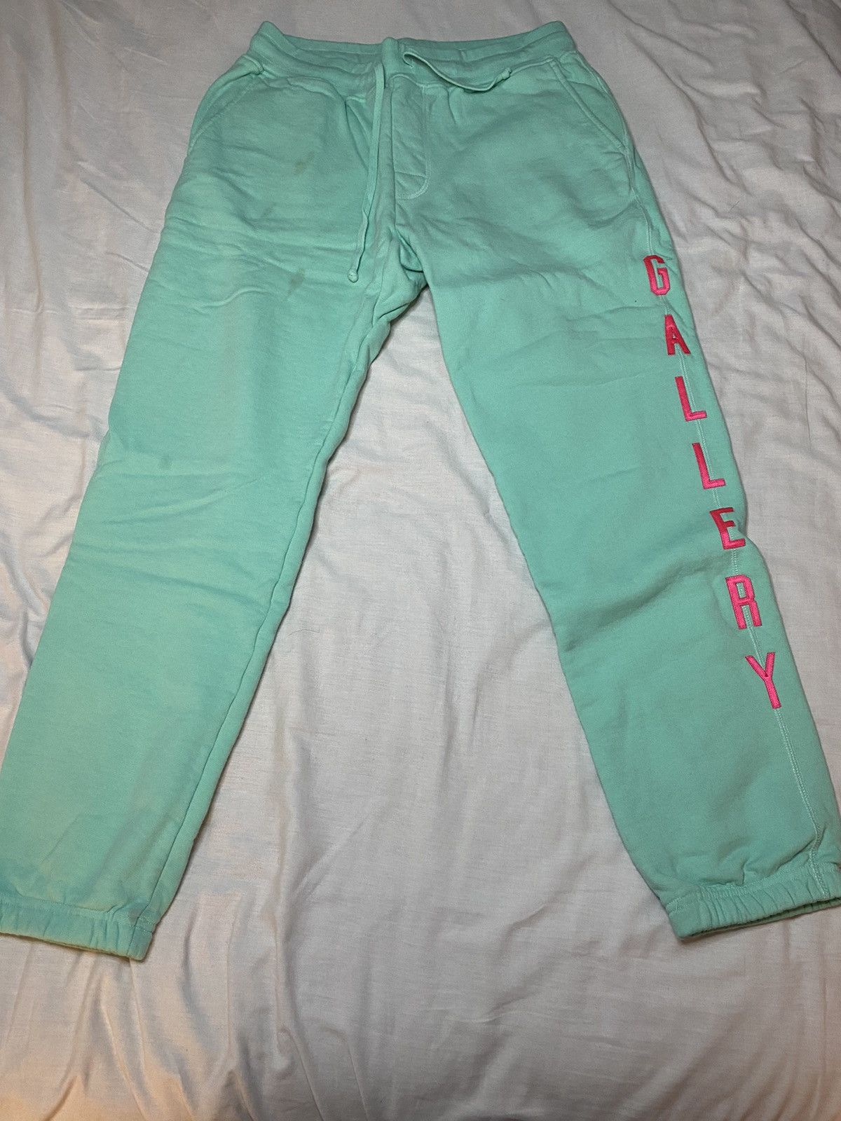 Embroidered Size Large Comfy Sweats RSVP Gallery Chicago