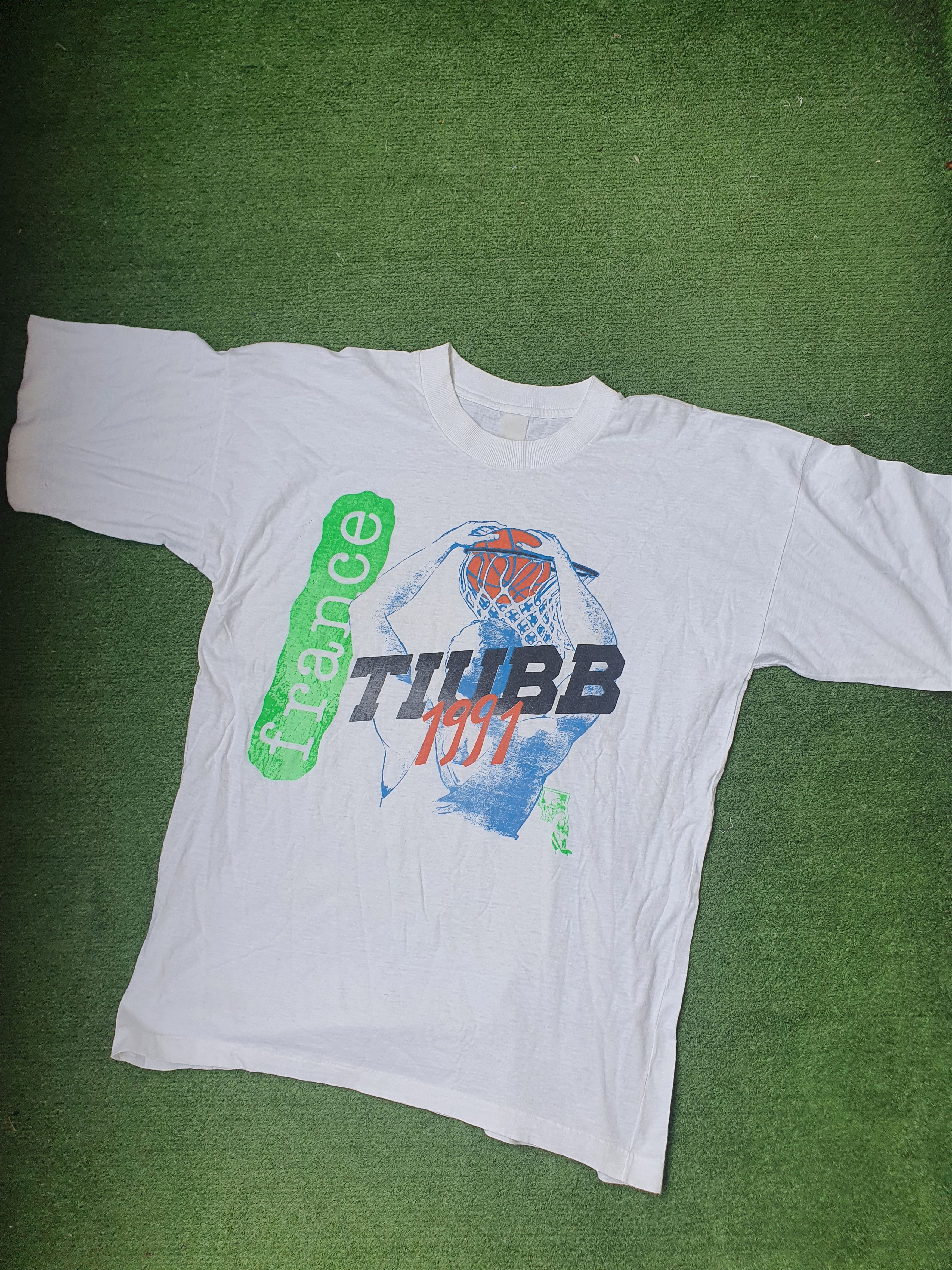 Vintage France TIUBB Basketball Vtg 1991 single stich tee,sz M Size US M / EU 48-50 / 2 - 2 Thumbnail