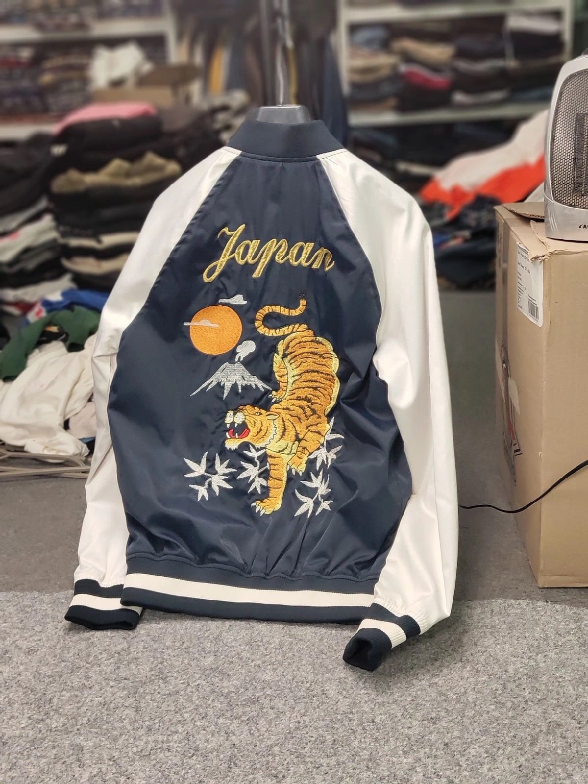Japanese Brand Vintage Japanese Bomber Jacket Tiger Embroidered Logos Size US S / EU 44-46 / 1 - 23 Thumbnail