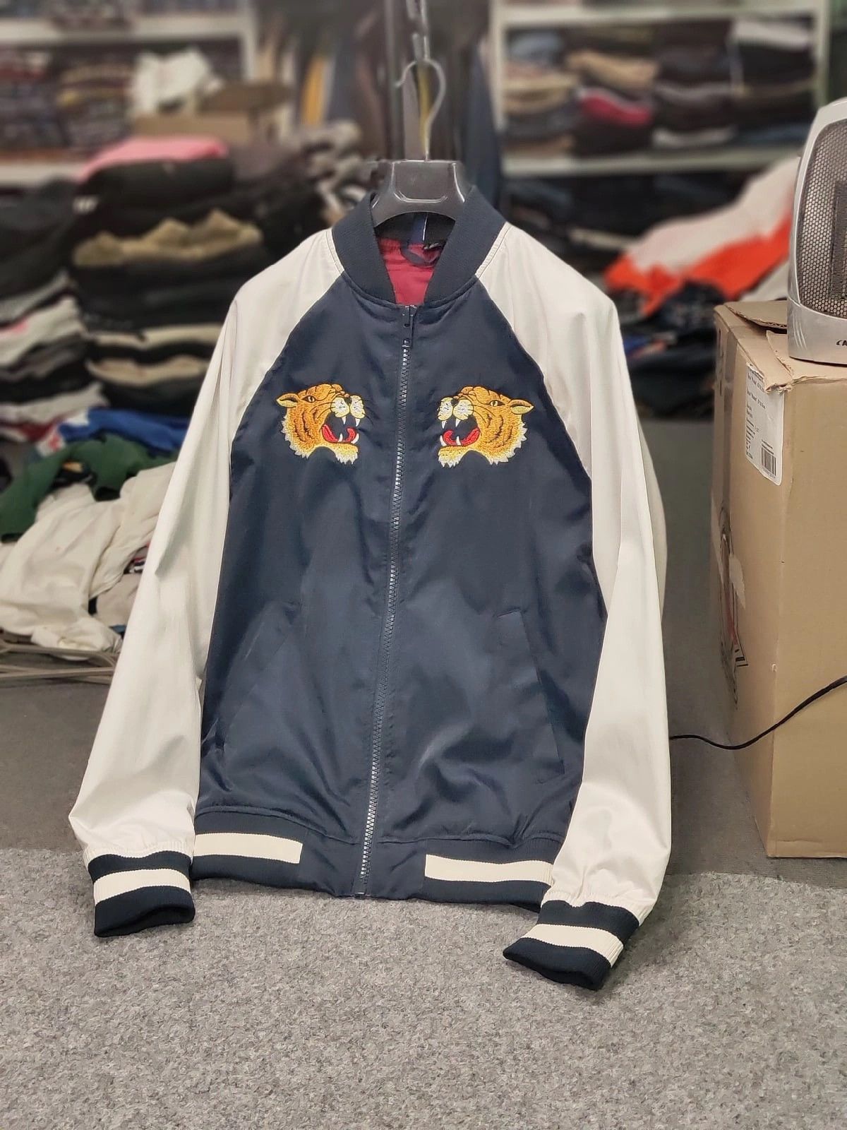 Japanese Brand Vintage Japanese Bomber Jacket Tiger Embroidered Logos Size US S / EU 44-46 / 1 - 22 Thumbnail