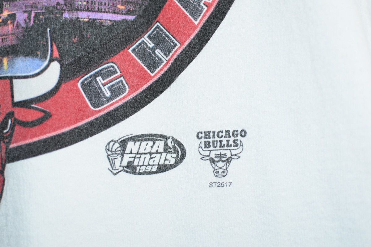 NBA × Starter 1998 Chicago Bulls 3-Peat Repeat NBA Finals Shirt Size US XL / EU 56 / 4 - 4 Thumbnail