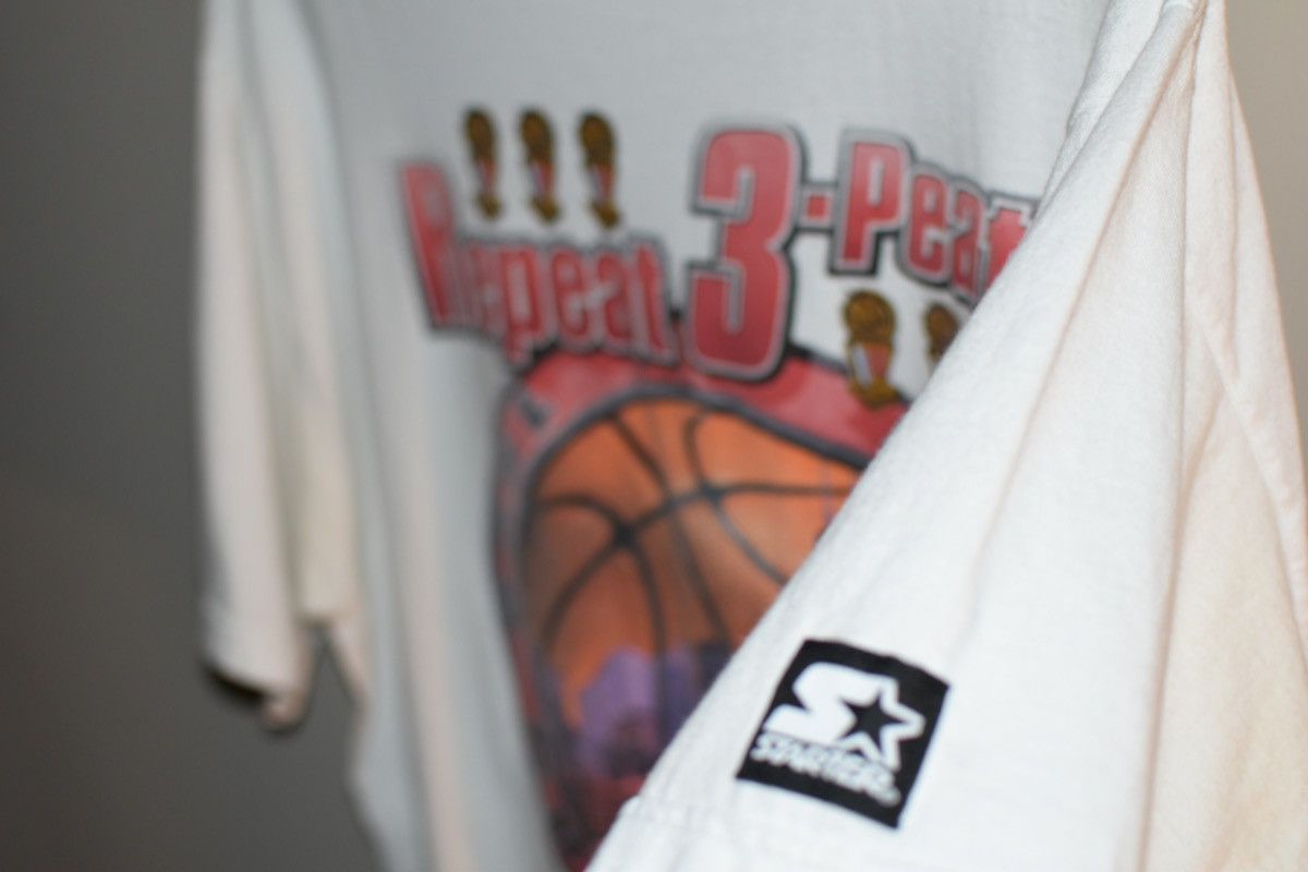 NBA × Starter 1998 Chicago Bulls 3-Peat Repeat NBA Finals Shirt Size US XL / EU 56 / 4 - 3 Thumbnail