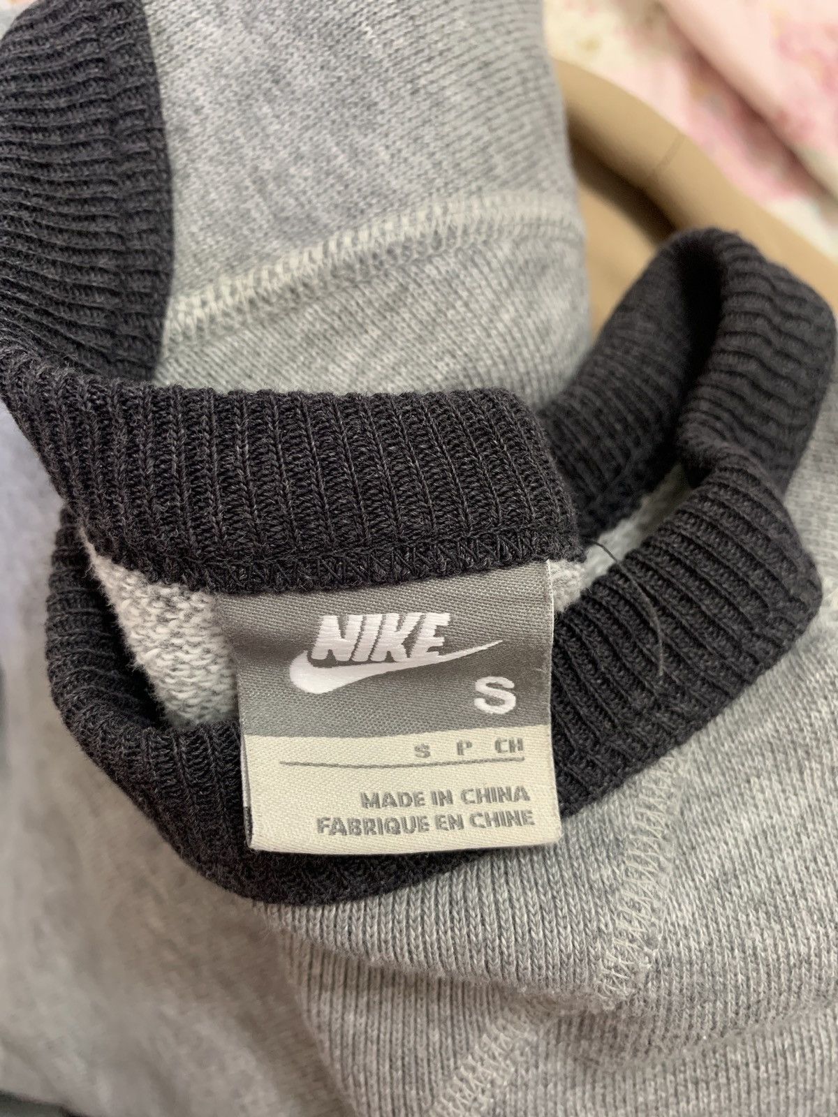 Nike NIKE SPORTWEAR BIG LOGO CROP SWEATSHIRT Size US S / EU 44-46 / 1 - 11 Thumbnail