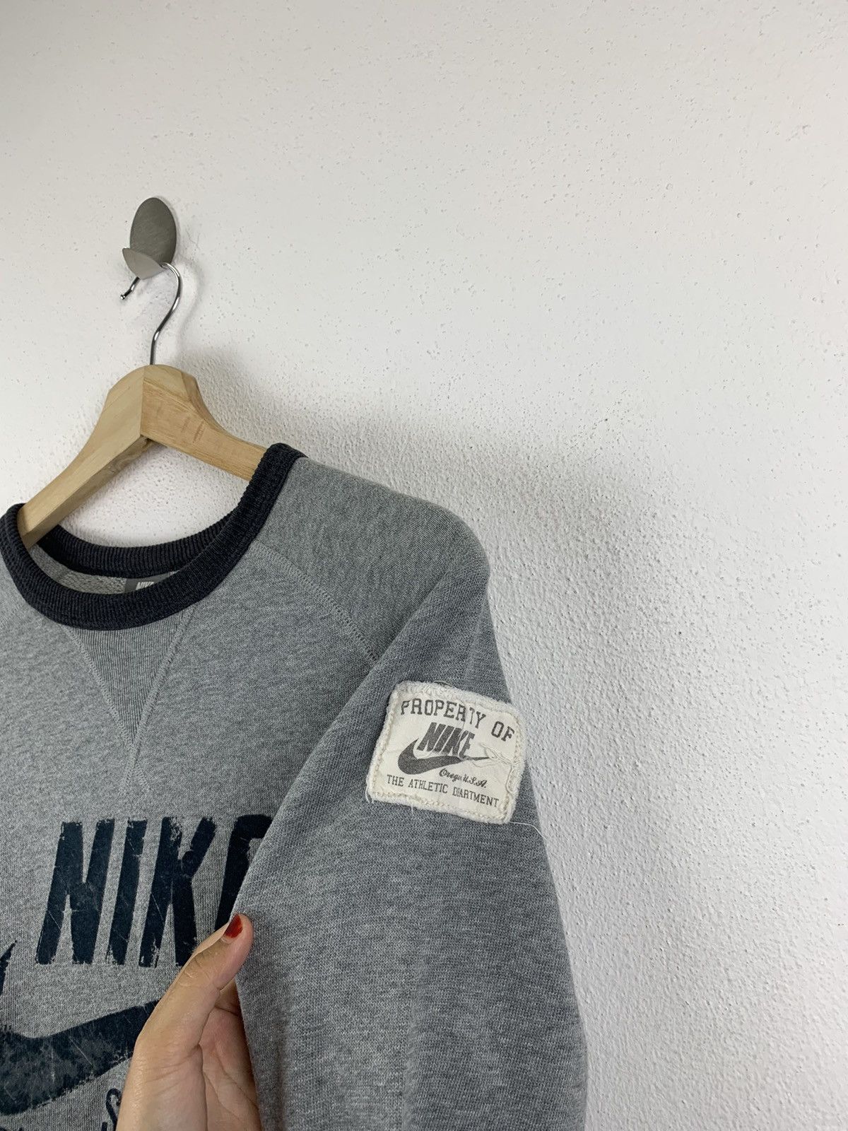 Nike NIKE SPORTWEAR BIG LOGO CROP SWEATSHIRT Size US S / EU 44-46 / 1 - 8 Thumbnail
