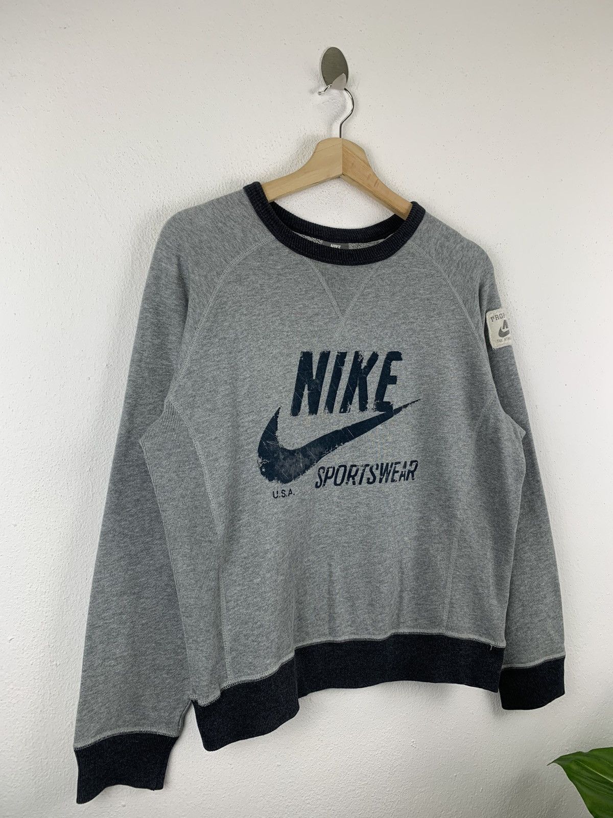 Nike NIKE SPORTWEAR BIG LOGO CROP SWEATSHIRT Size US S / EU 44-46 / 1 - 3 Thumbnail