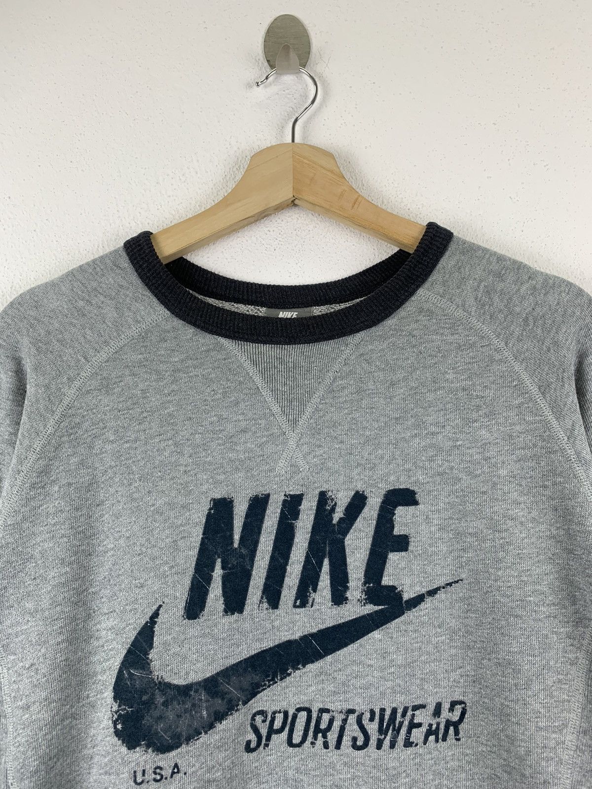 Nike NIKE SPORTWEAR BIG LOGO CROP SWEATSHIRT Size US S / EU 44-46 / 1 - 6 Thumbnail