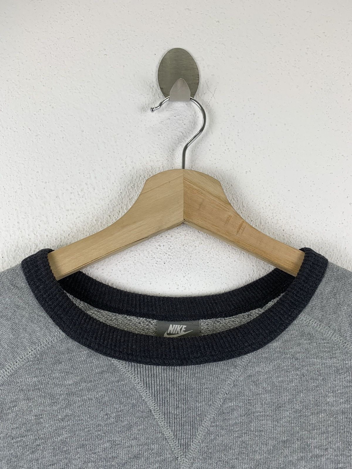 Nike NIKE SPORTWEAR BIG LOGO CROP SWEATSHIRT Size US S / EU 44-46 / 1 - 9 Thumbnail