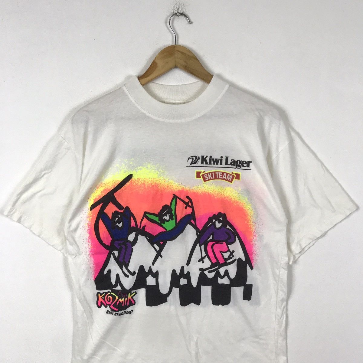 Vintage Vintage 90s Kozmik Kiwi Lager Ski Team New Zealand T-Shirt Size US L / EU 52-54 / 3 - 3 Thumbnail