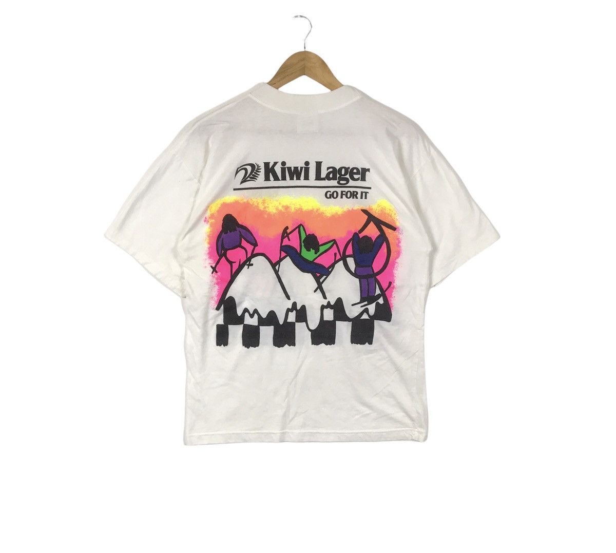 Vintage Vintage 90s Kozmik Kiwi Lager Ski Team New Zealand T-Shirt Size US L / EU 52-54 / 3 - 2 Thumbnail
