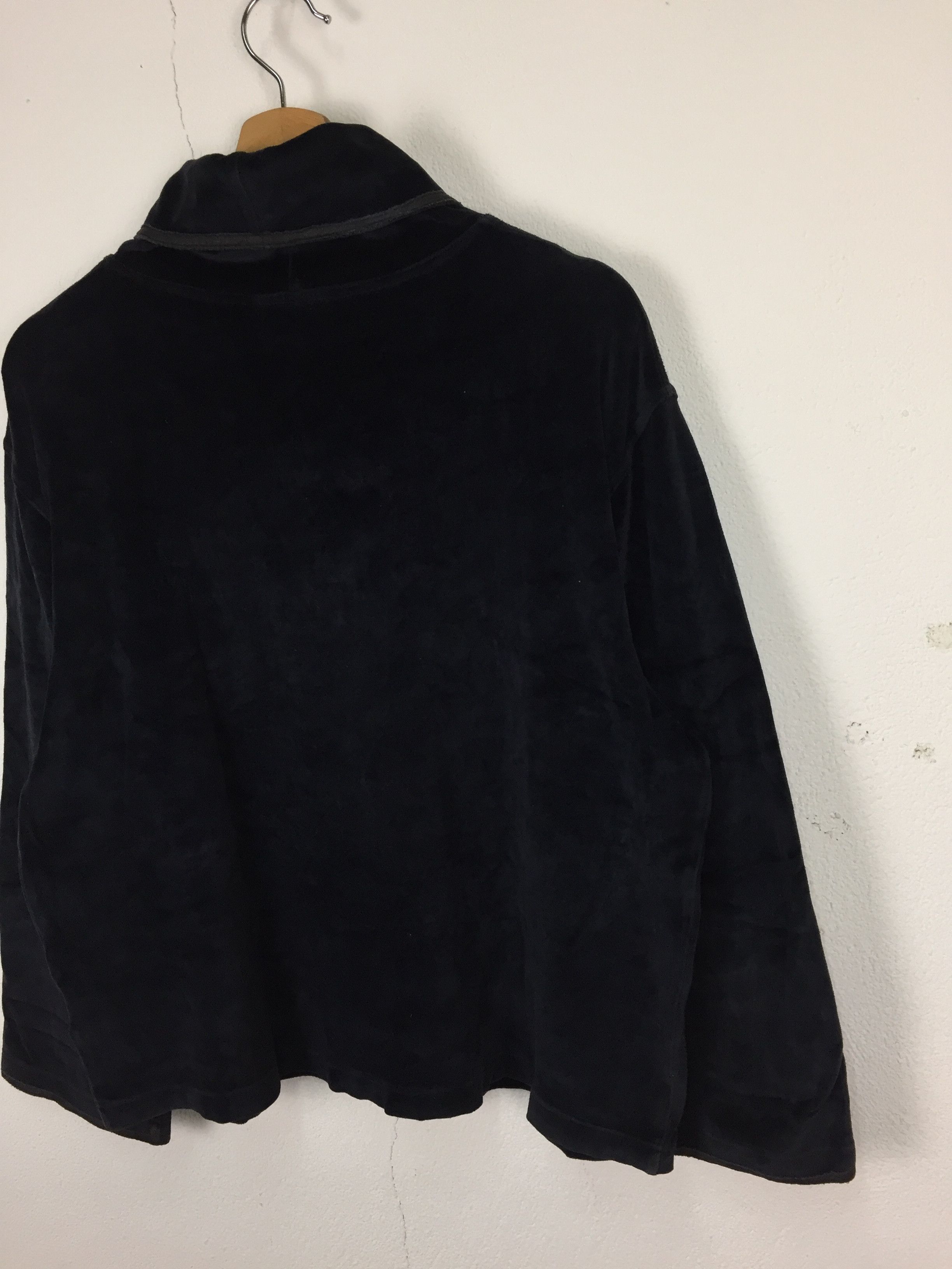 Fendi FENDI BLACK VELOUR LOGO TURTLENECK SWEATER Size US S / EU 44-46 / 1 - 10 Thumbnail