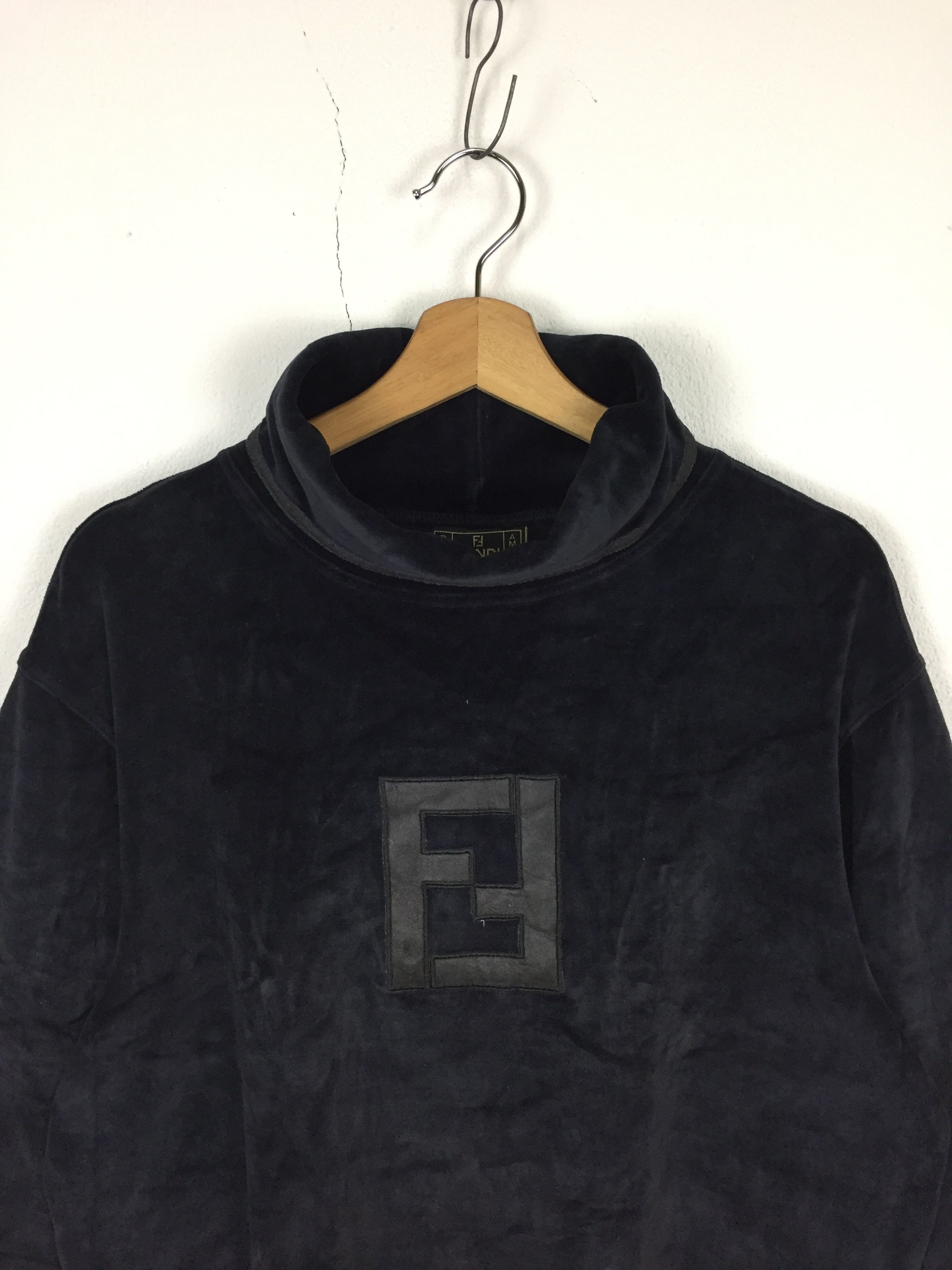 Fendi FENDI BLACK VELOUR LOGO TURTLENECK SWEATER Size US S / EU 44-46 / 1 - 2 Thumbnail
