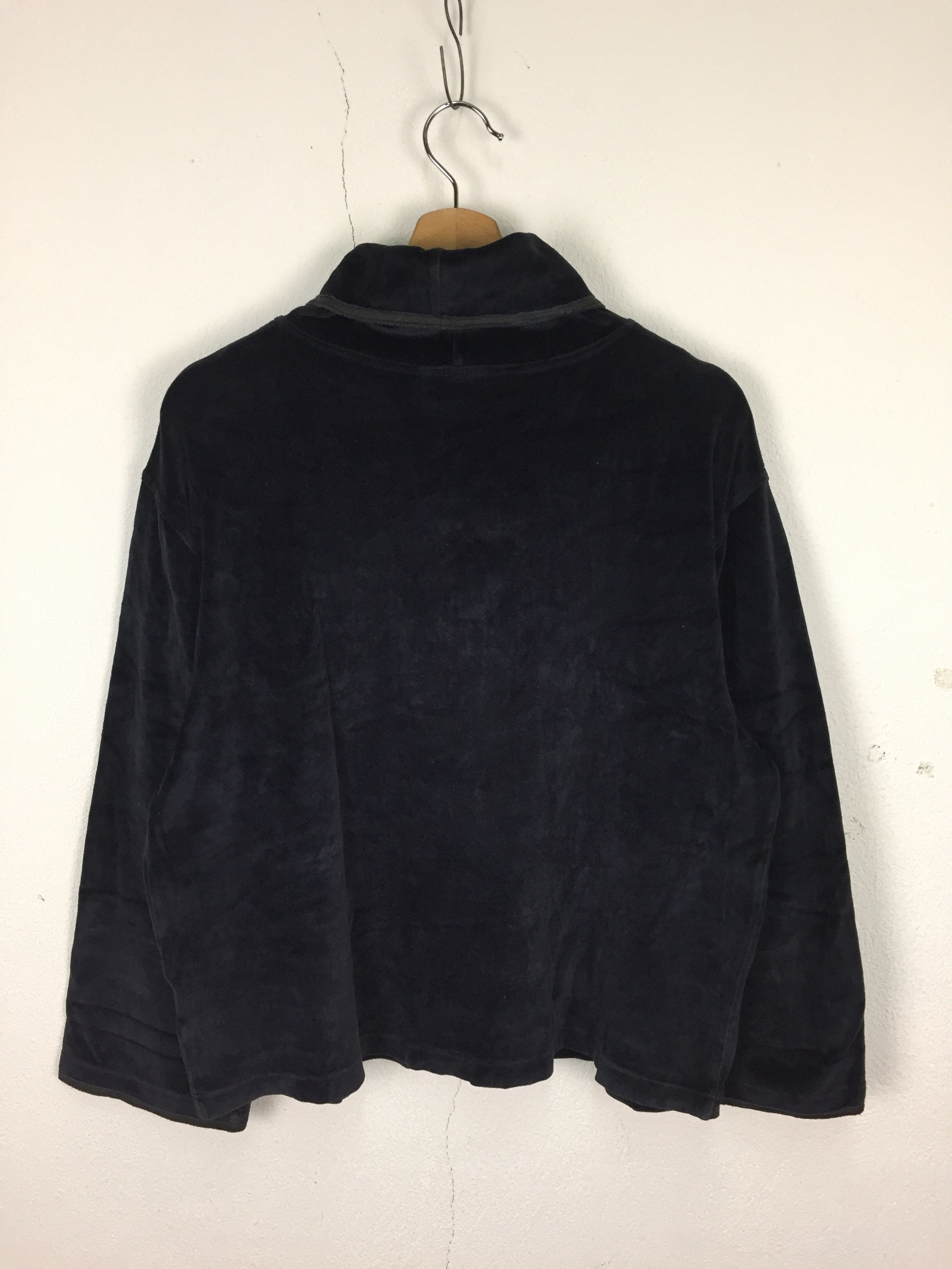 Fendi FENDI BLACK VELOUR LOGO TURTLENECK SWEATER Size US S / EU 44-46 / 1 - 9 Thumbnail