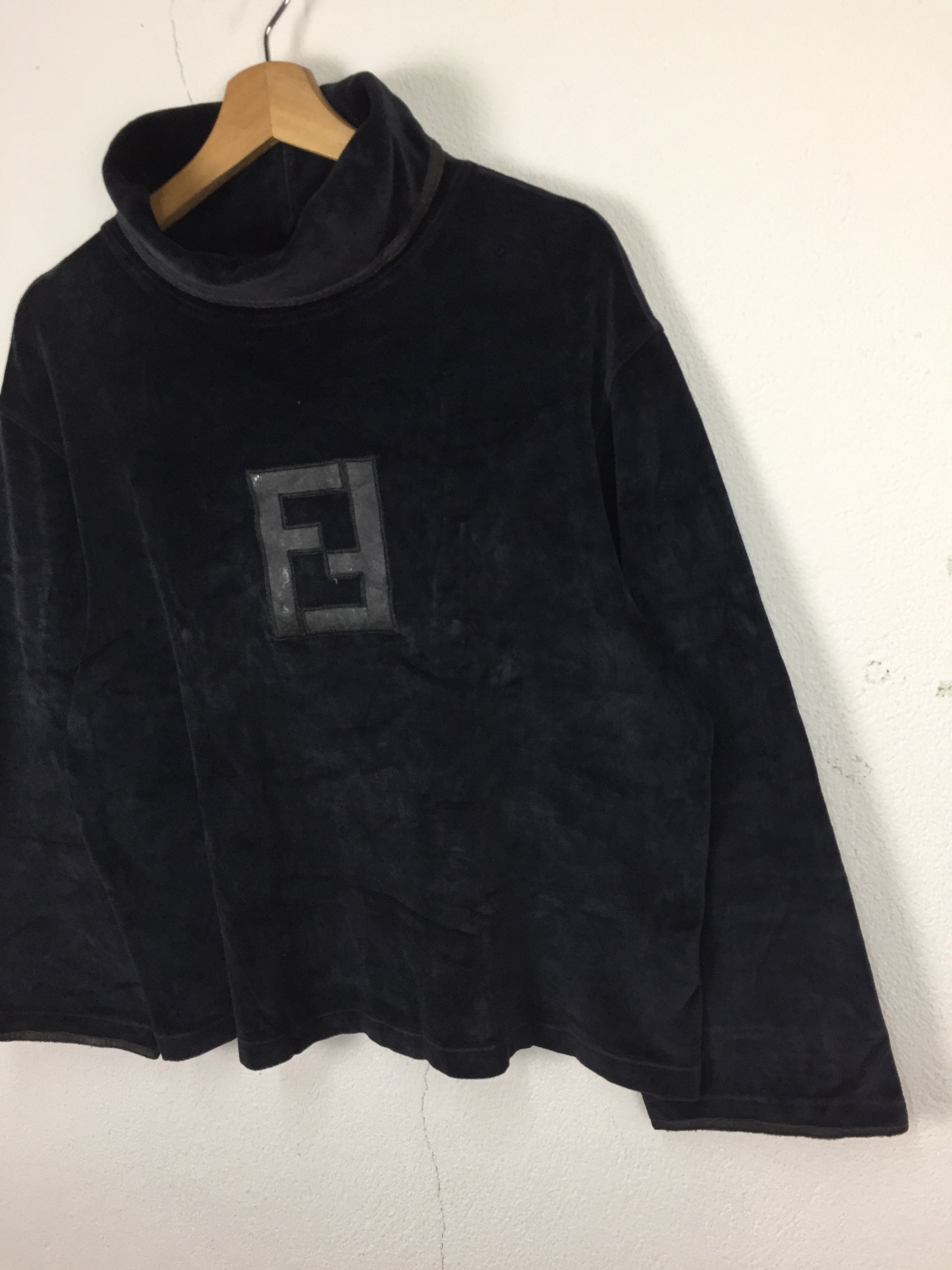 Fendi FENDI BLACK VELOUR LOGO TURTLENECK SWEATER Size US S / EU 44-46 / 1 - 6 Thumbnail