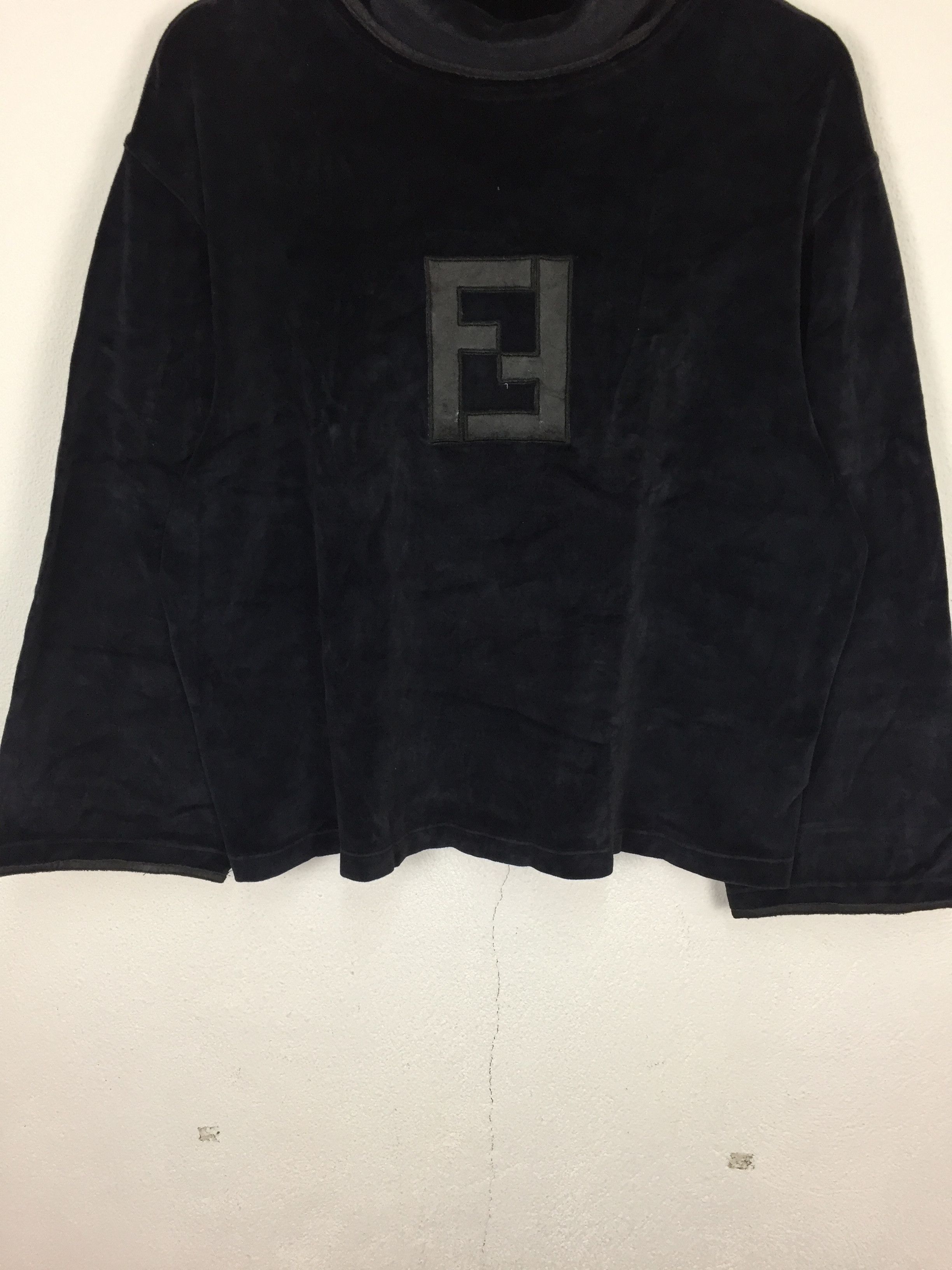Fendi FENDI BLACK VELOUR LOGO TURTLENECK SWEATER Size US S / EU 44-46 / 1 - 3 Thumbnail