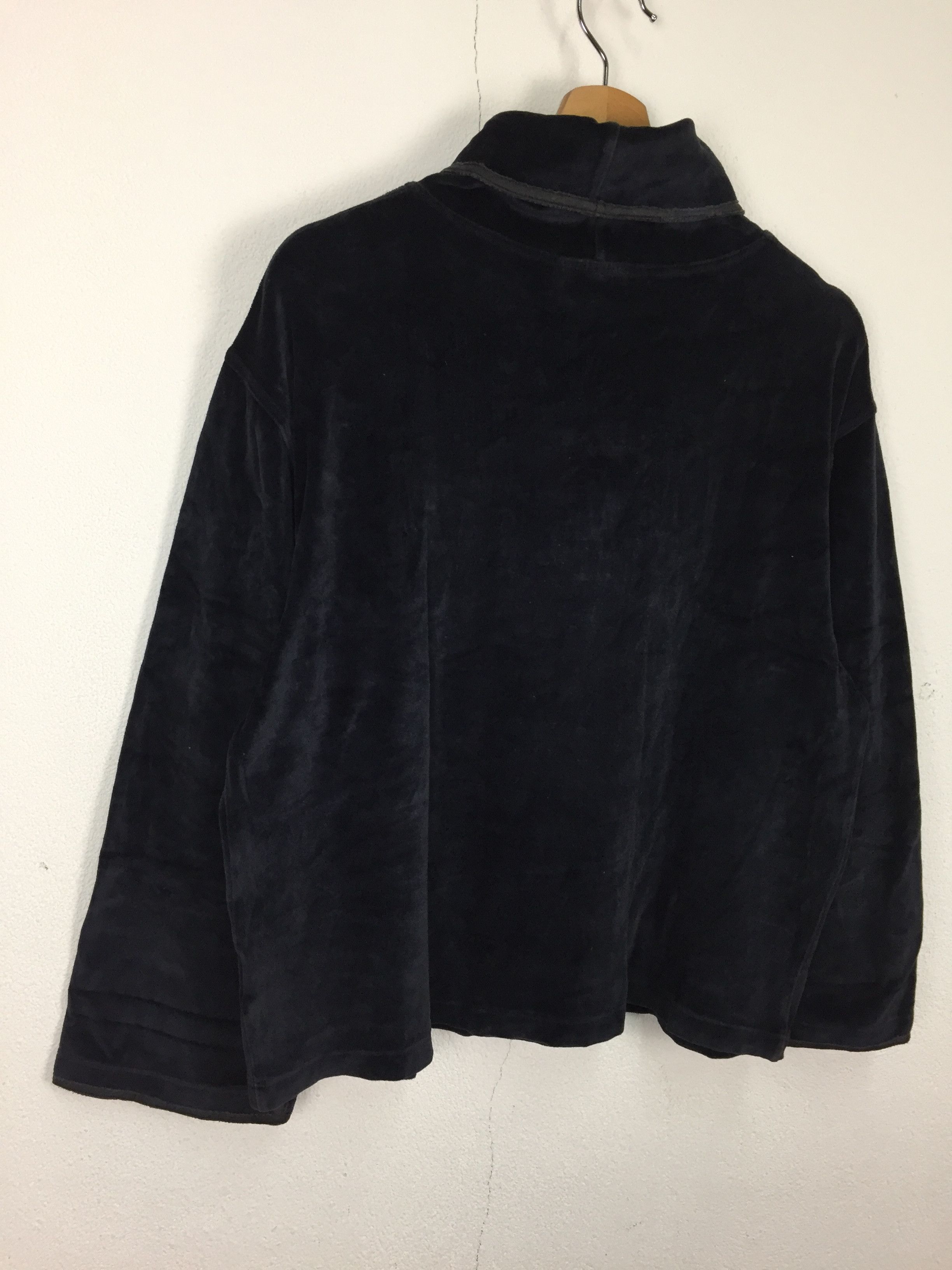 Fendi FENDI BLACK VELOUR LOGO TURTLENECK SWEATER Size US S / EU 44-46 / 1 - 11 Thumbnail