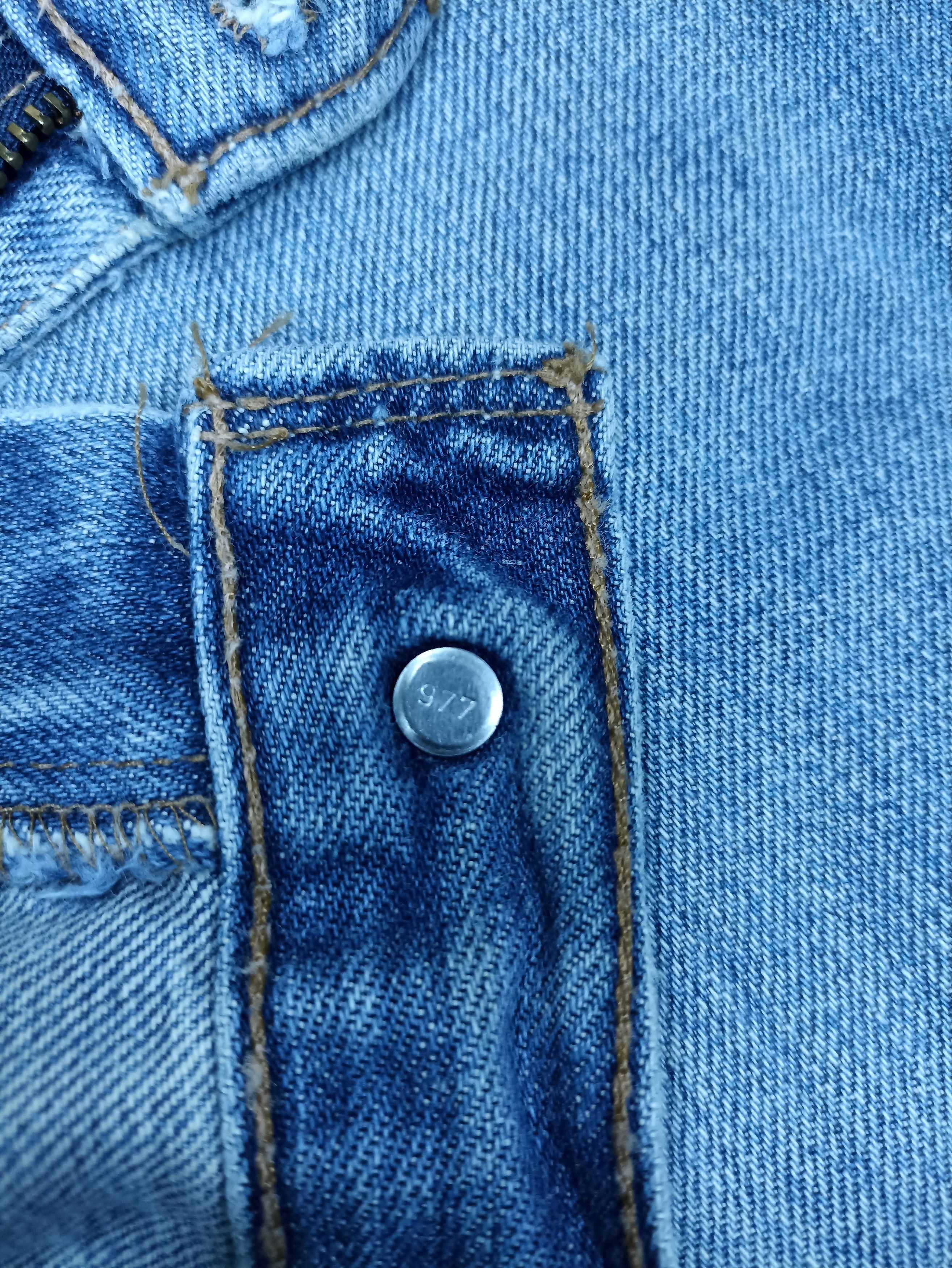 Jean × Levi's × Vintage 90s Vintage Levi’s 569 Short Jeans - J069 Size US 35 - 4 Thumbnail