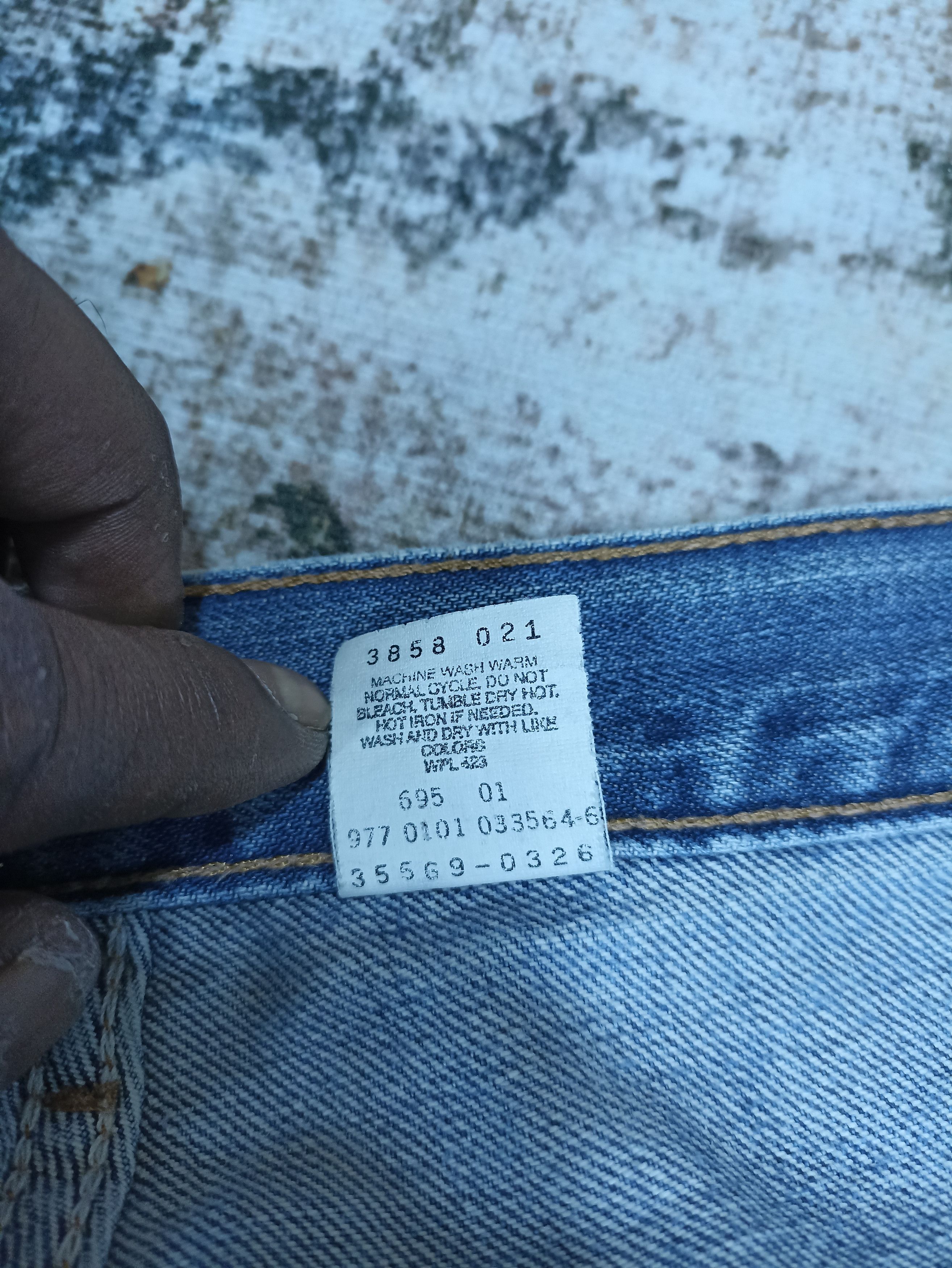 Jean × Levi's × Vintage 90s Vintage Levi’s 569 Short Jeans - J069 Size US 35 - 5 Thumbnail