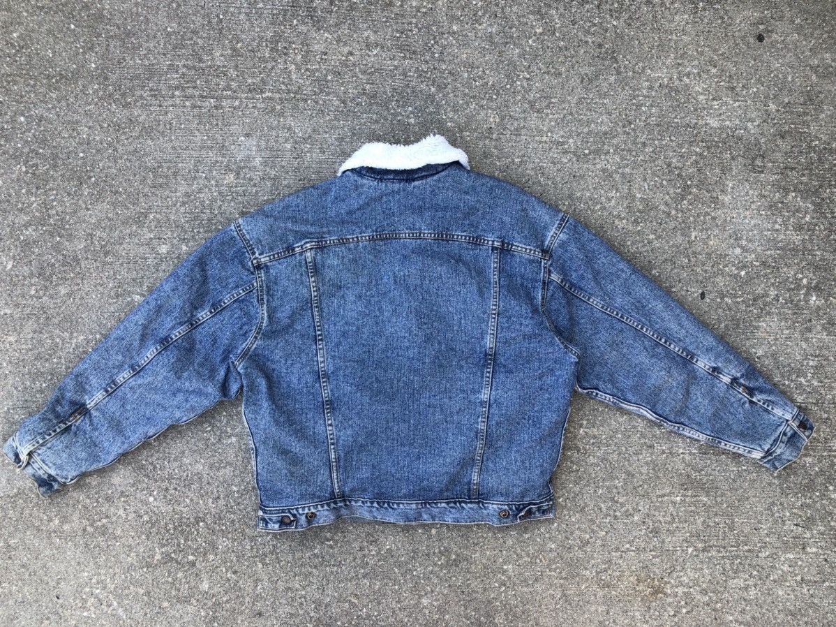 Levi's Vintage 1991 Levi’s Sherpa Faded Blue Denim Trucker Jacket Size US L / EU 52-54 / 3 - 2 Thumbnail