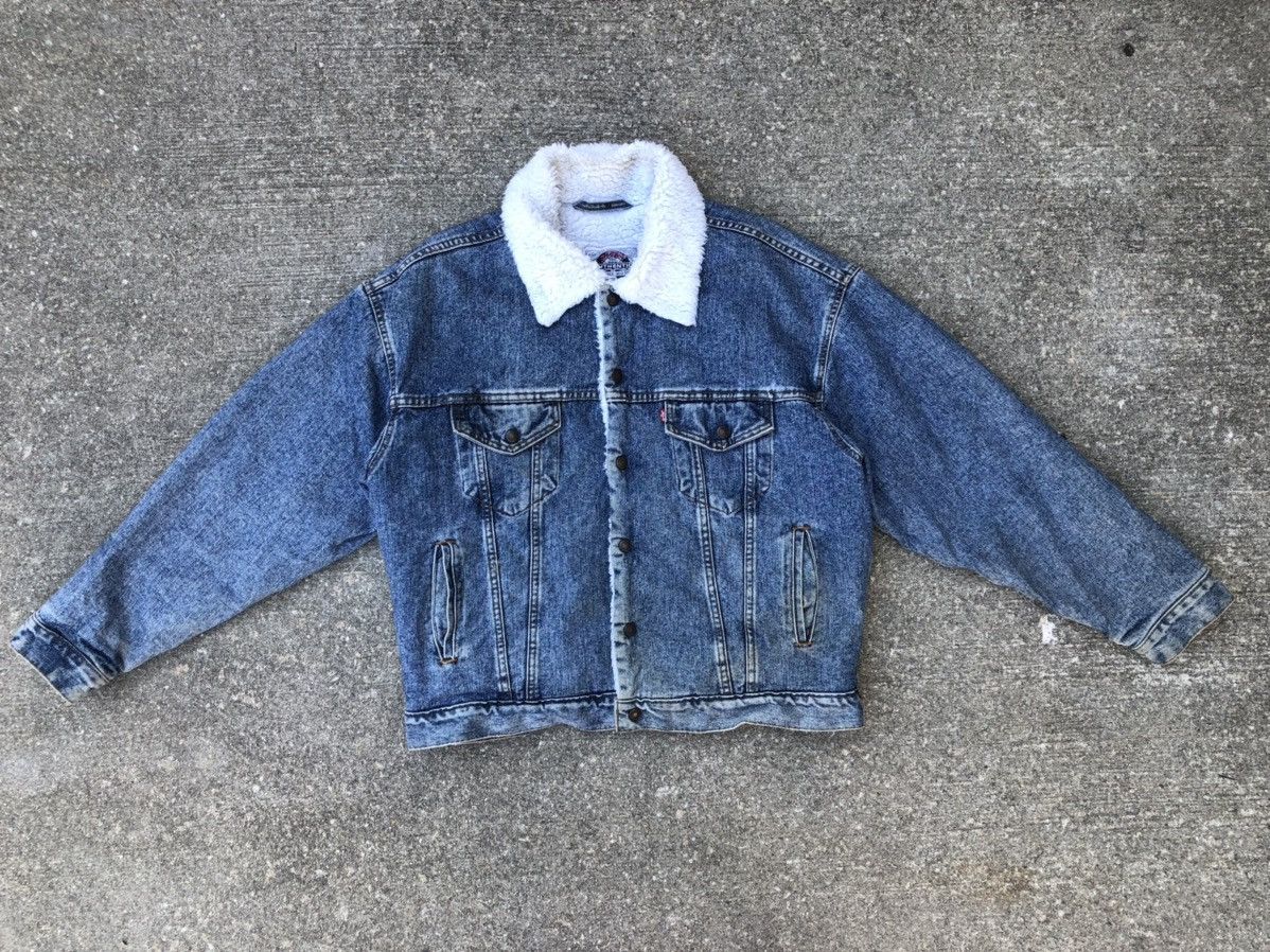 Levi's Vintage 1991 Levi’s Sherpa Faded Blue Denim Trucker Jacket Size US L / EU 52-54 / 3 - 1 Thumbnail