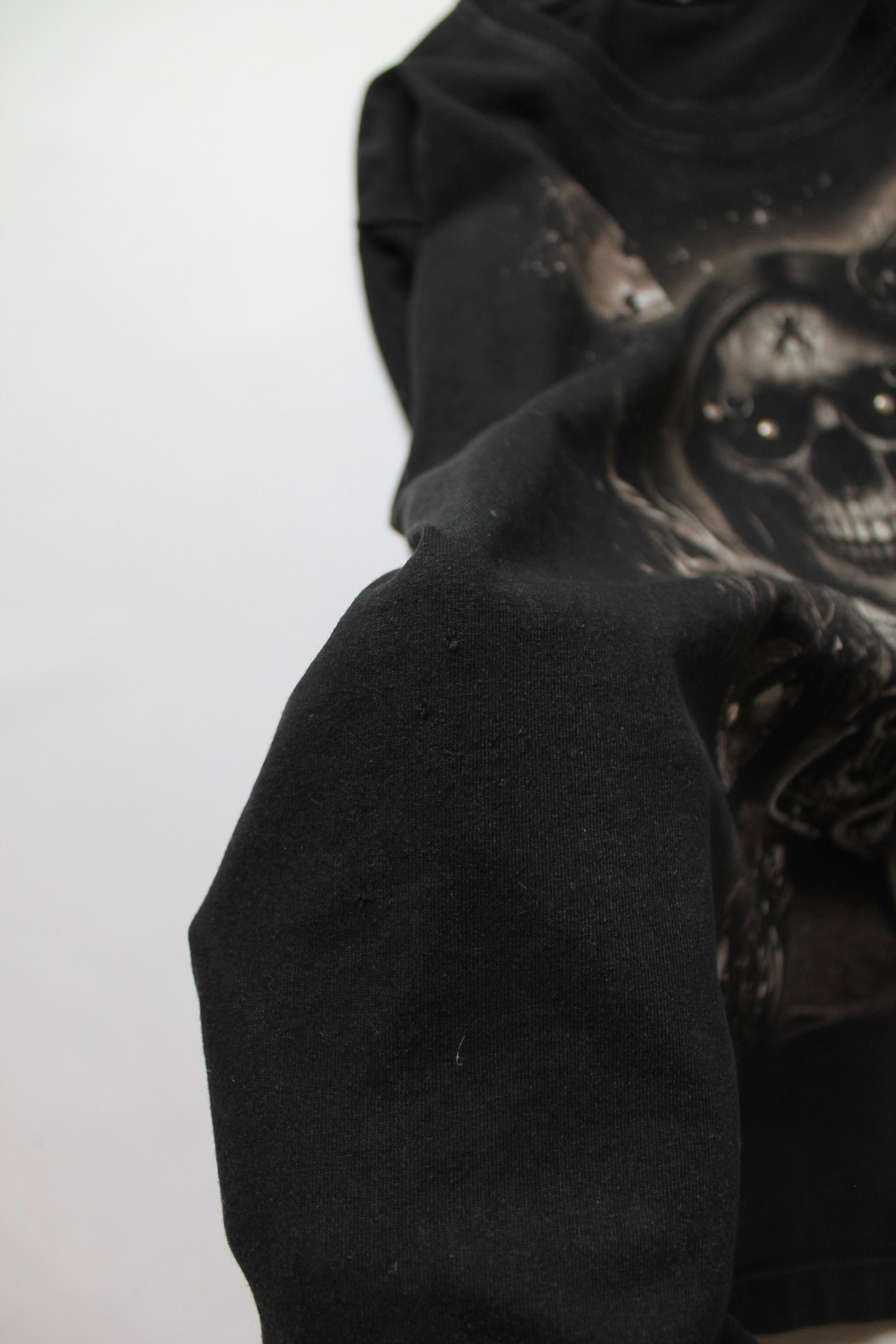 Vintage VINTAGE Skulls T Shirt Faded Black Spikes Size US L / EU 52-54 / 3 - 10 Thumbnail