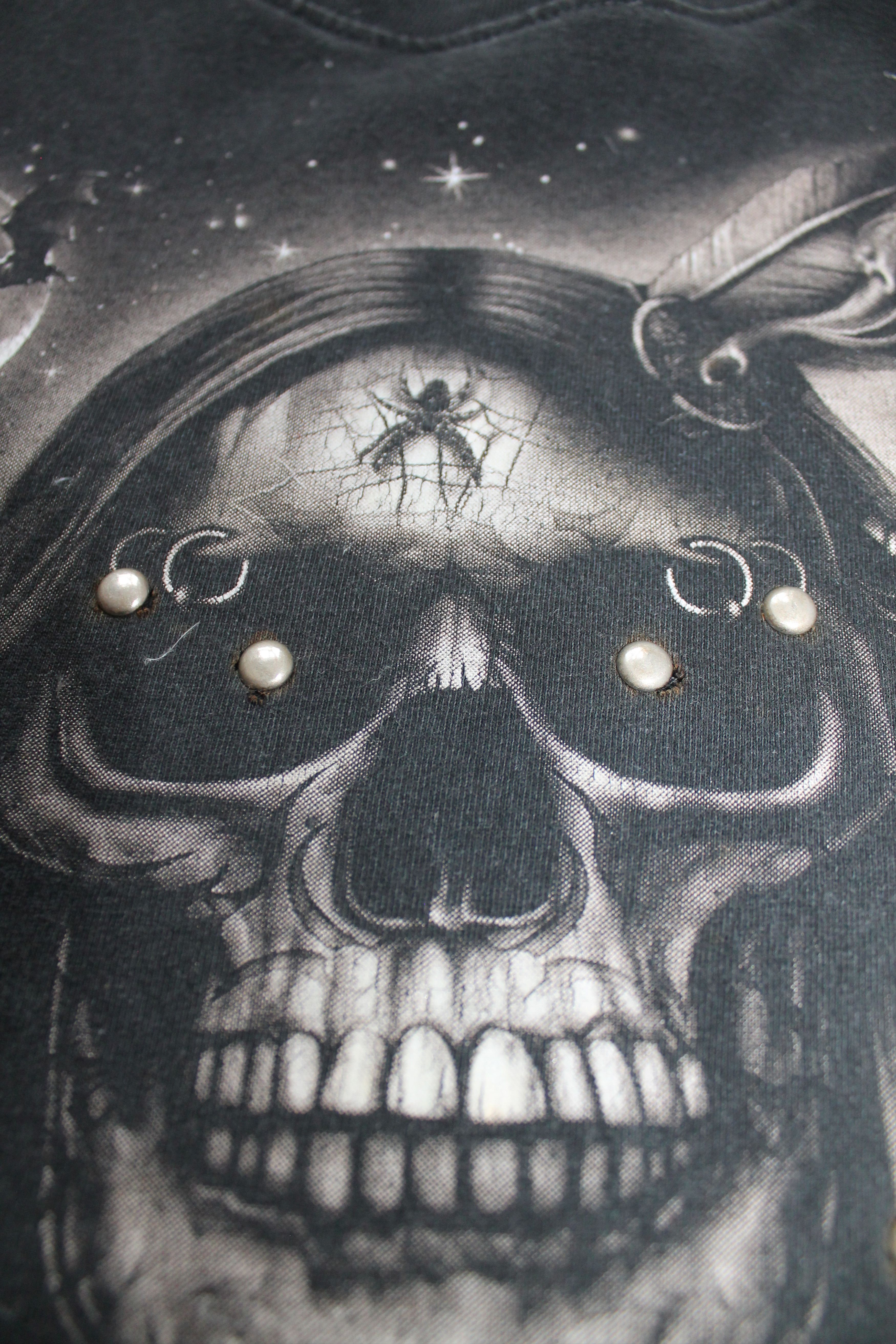 Vintage VINTAGE Skulls T Shirt Faded Black Spikes Size US L / EU 52-54 / 3 - 7 Thumbnail