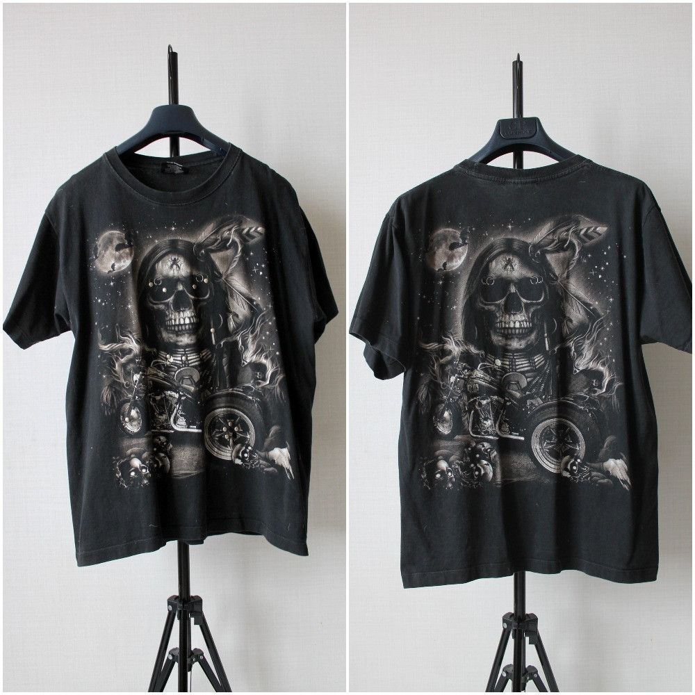 Vintage VINTAGE Skulls T Shirt Faded Black Spikes Size US L / EU 52-54 / 3 - 1 Thumbnail
