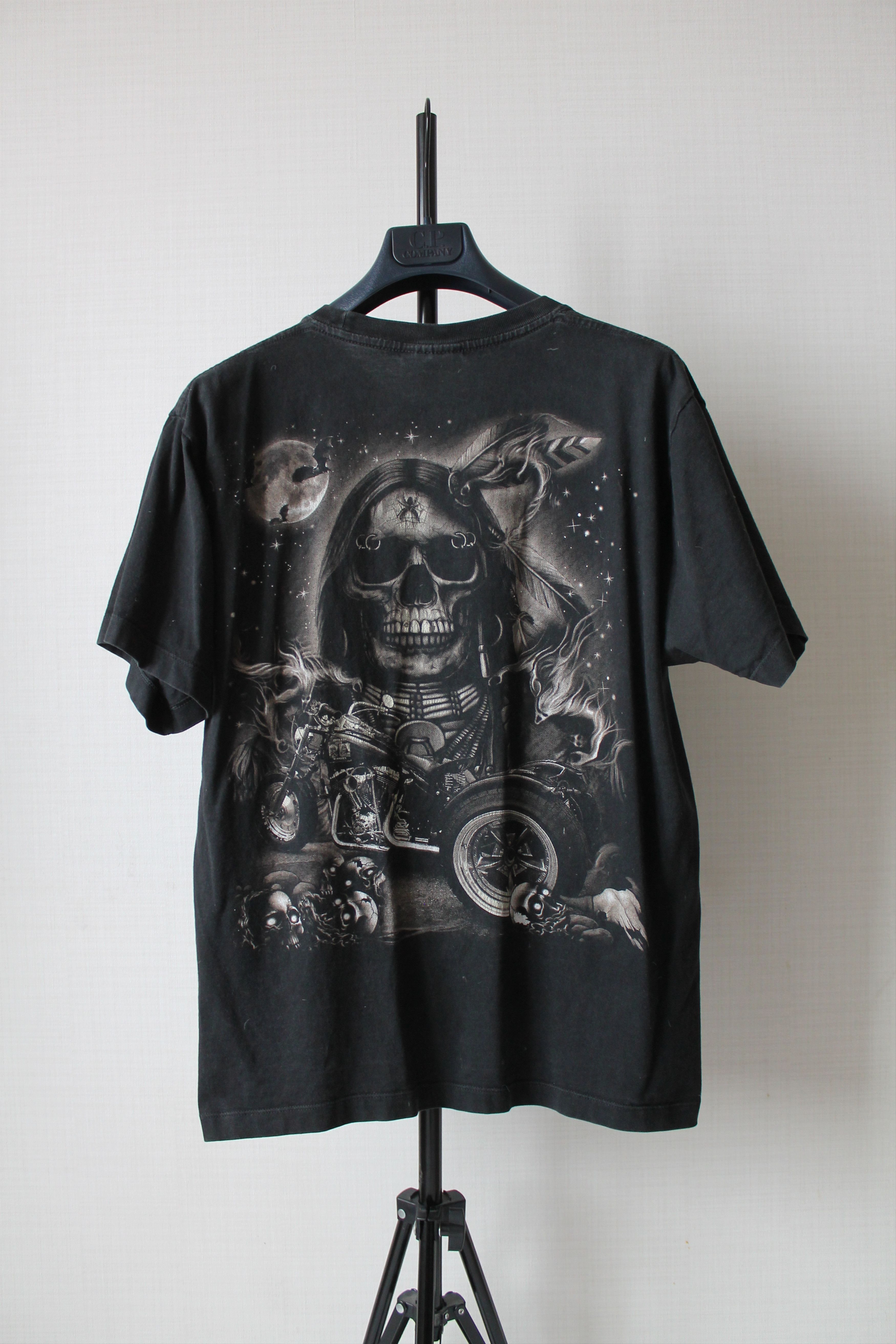 Vintage VINTAGE Skulls T Shirt Faded Black Spikes Size US L / EU 52-54 / 3 - 4 Thumbnail