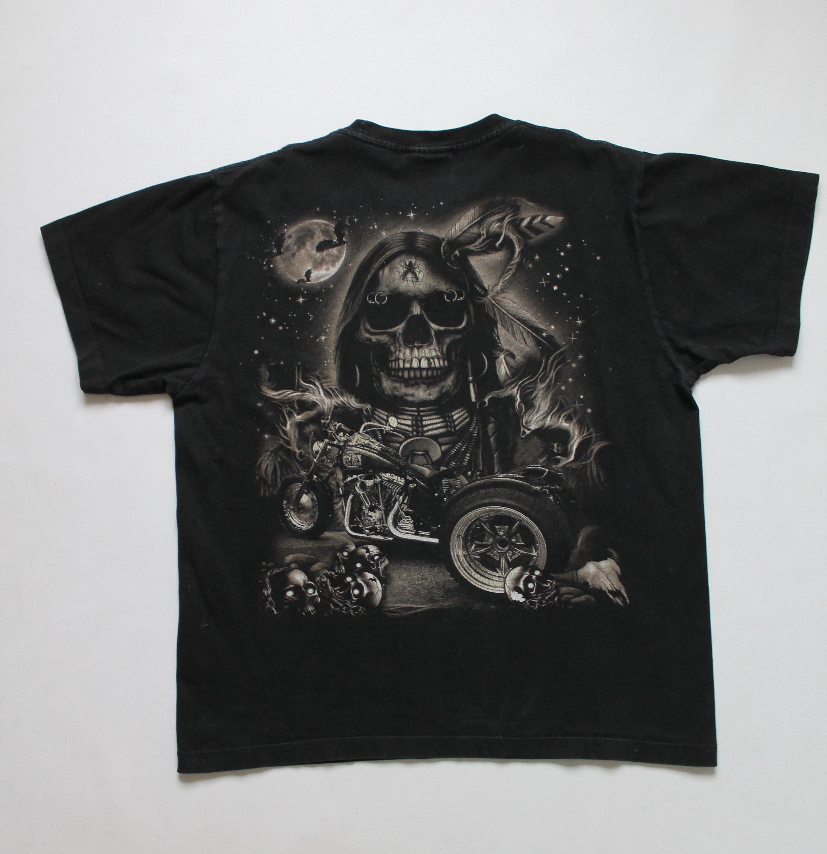 Vintage VINTAGE Skulls T Shirt Faded Black Spikes Size US L / EU 52-54 / 3 - 9 Thumbnail