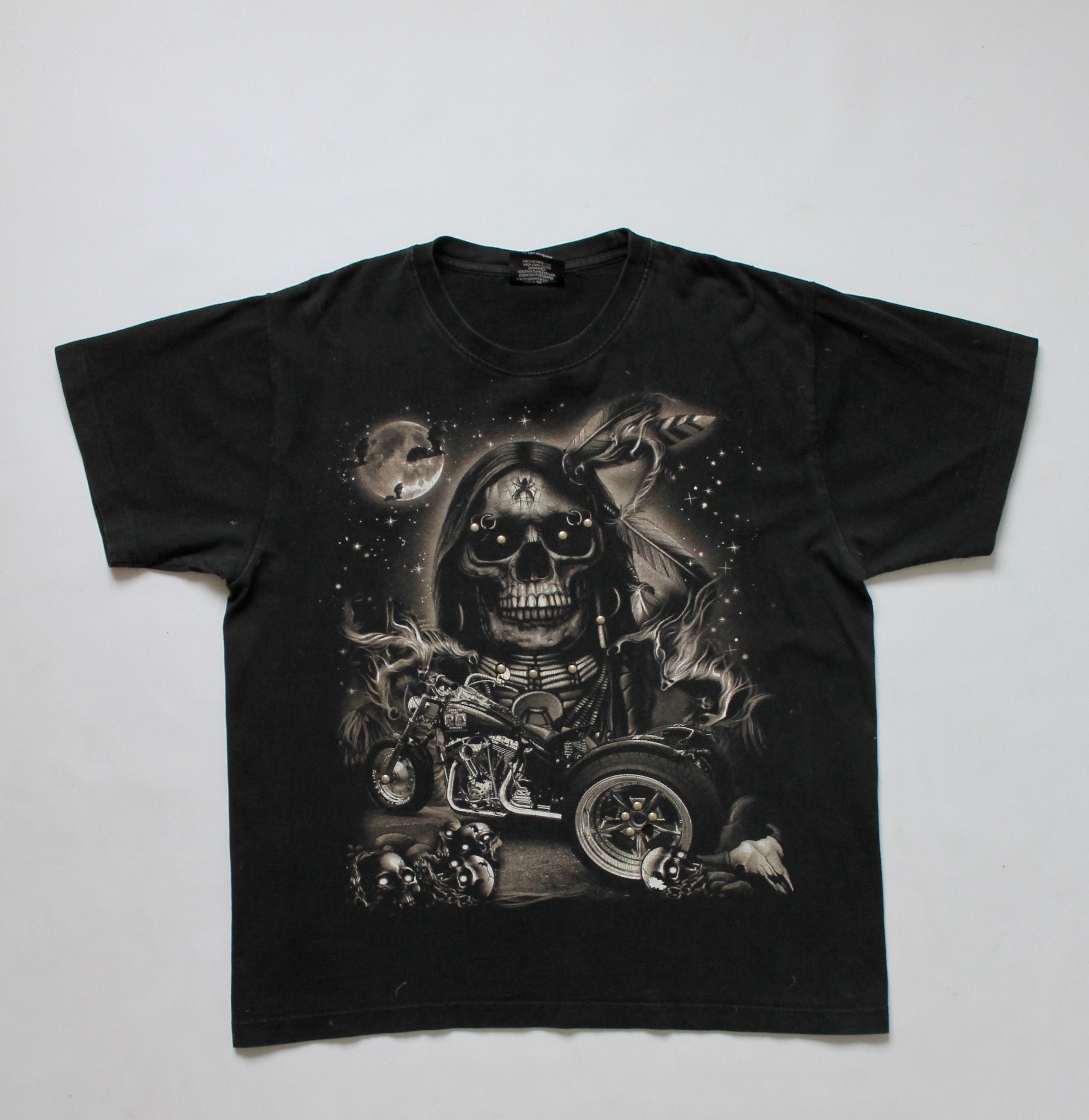 Vintage VINTAGE Skulls T Shirt Faded Black Spikes Size US L / EU 52-54 / 3 - 5 Thumbnail