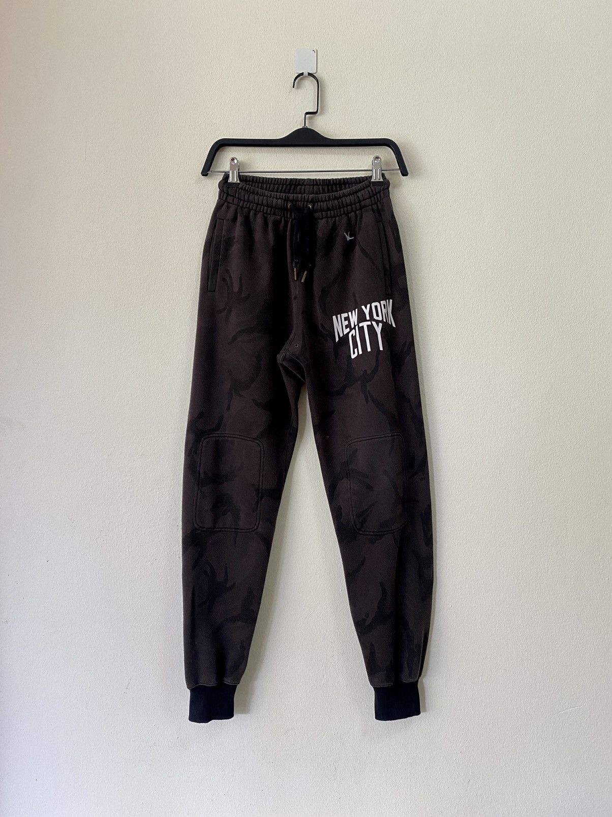 Number (N)ine Number(N)ine 1PIU1UGUALE3 New York City Sweatpants Size US 30 / EU 46 - 1 Thumbnail