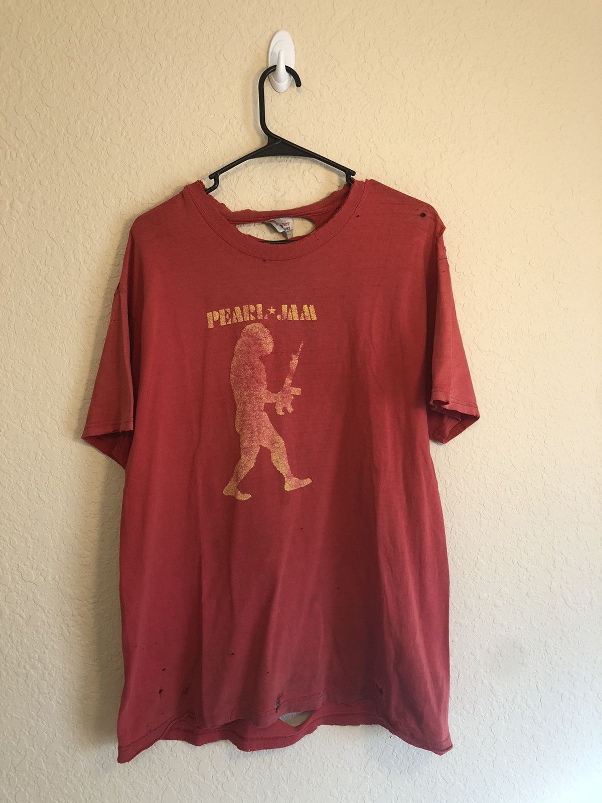 Vintage Vintage Thrashed Pearl Jam 98 Tour Distressed Custom Tee Size US L / EU 52-54 / 3 - 2 Thumbnail