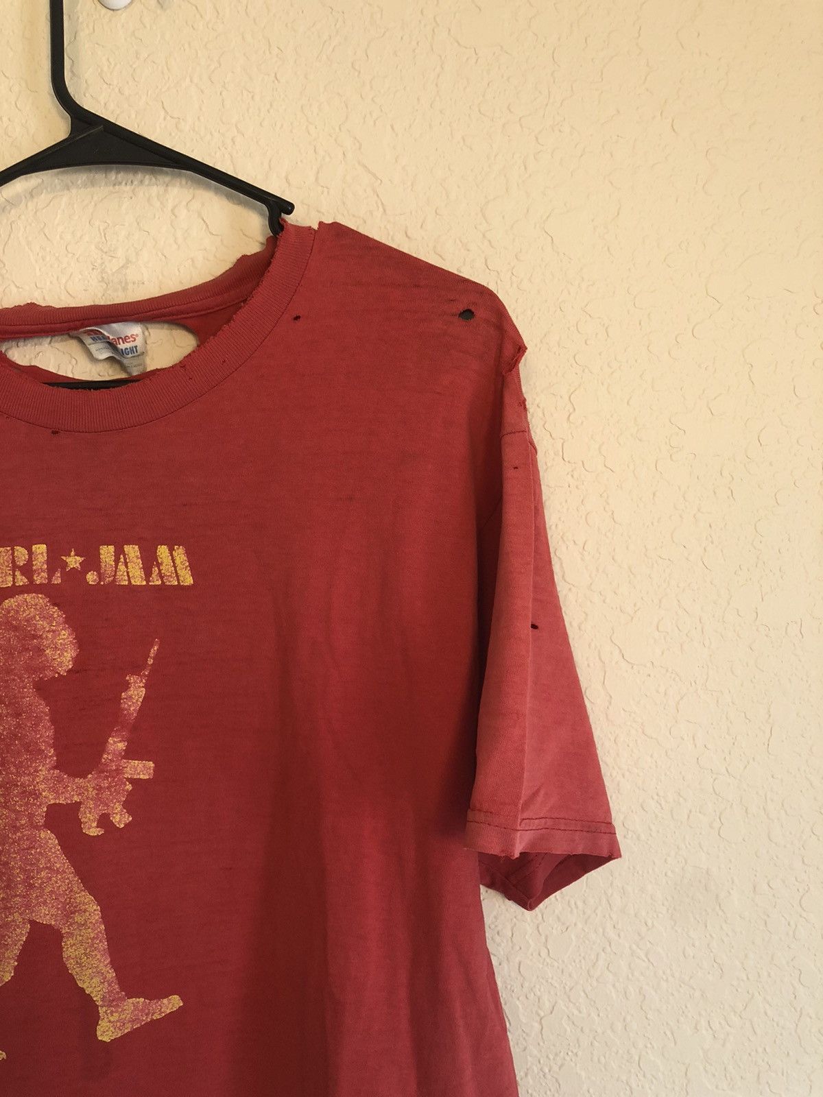 Vintage Vintage Thrashed Pearl Jam 98 Tour Distressed Custom Tee Size US L / EU 52-54 / 3 - 7 Thumbnail