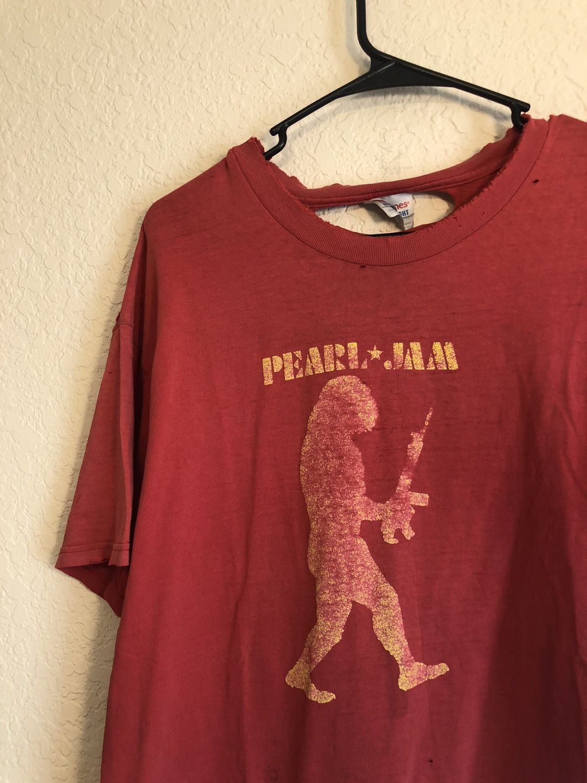 Vintage Vintage Thrashed Pearl Jam 98 Tour Distressed Custom Tee Size US L / EU 52-54 / 3 - 8 Thumbnail