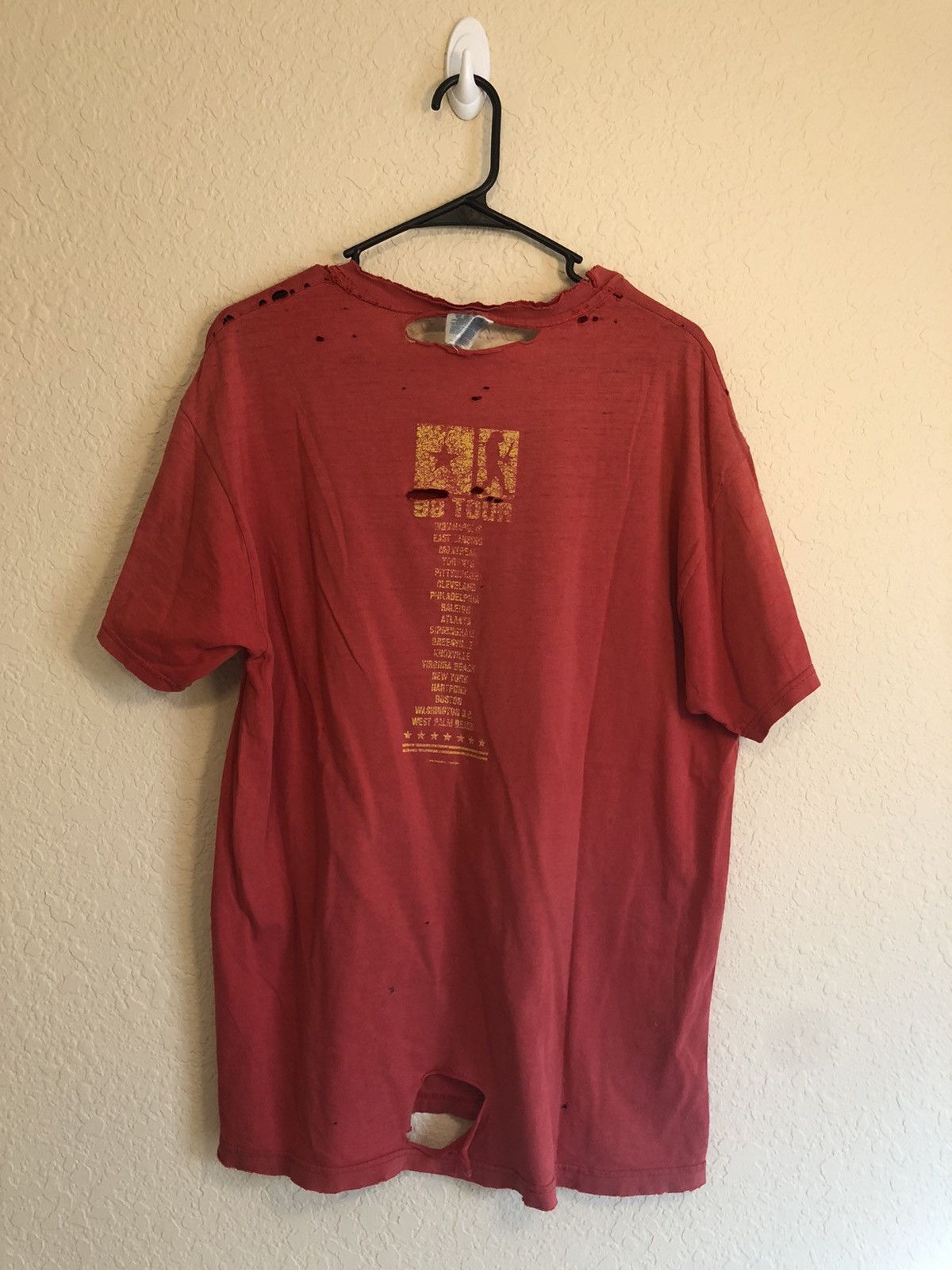 Vintage Vintage Thrashed Pearl Jam 98 Tour Distressed Custom Tee Size US L / EU 52-54 / 3 - 13 Thumbnail