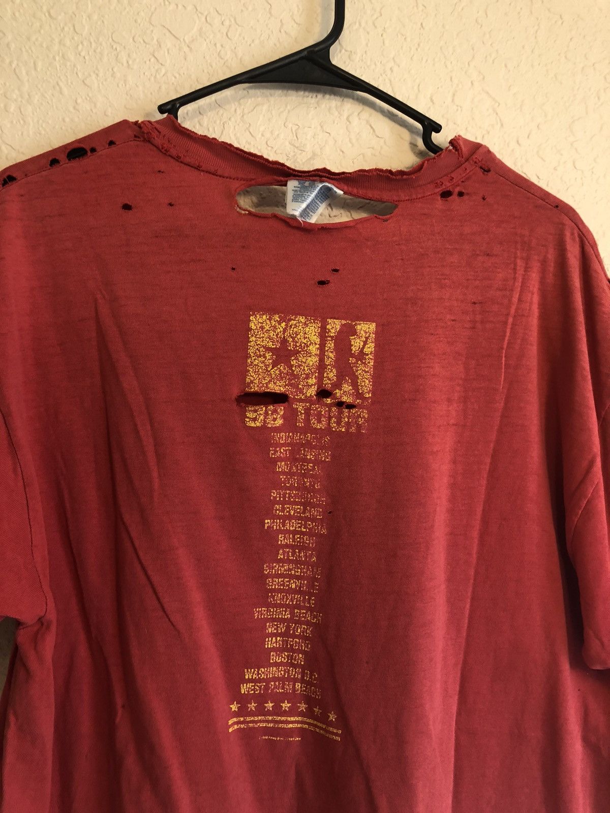 Vintage Vintage Thrashed Pearl Jam 98 Tour Distressed Custom Tee Size US L / EU 52-54 / 3 - 18 Thumbnail