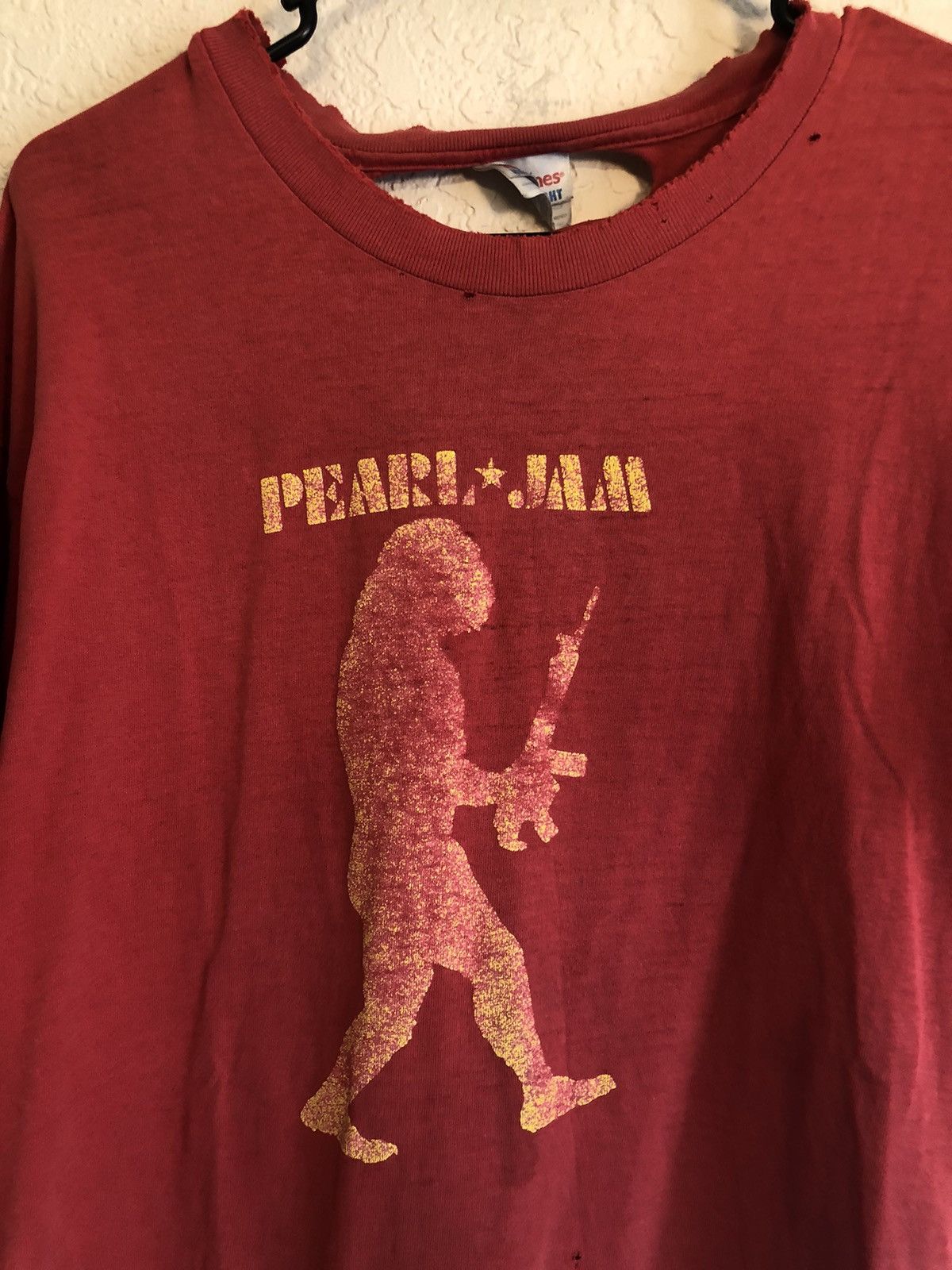 Vintage Vintage Thrashed Pearl Jam 98 Tour Distressed Custom Tee Size US L / EU 52-54 / 3 - 10 Thumbnail