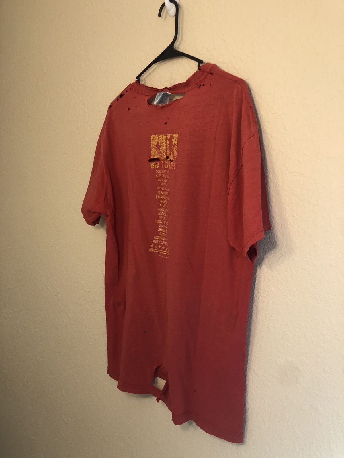 Vintage Vintage Thrashed Pearl Jam 98 Tour Distressed Custom Tee Size US L / EU 52-54 / 3 - 15 Thumbnail