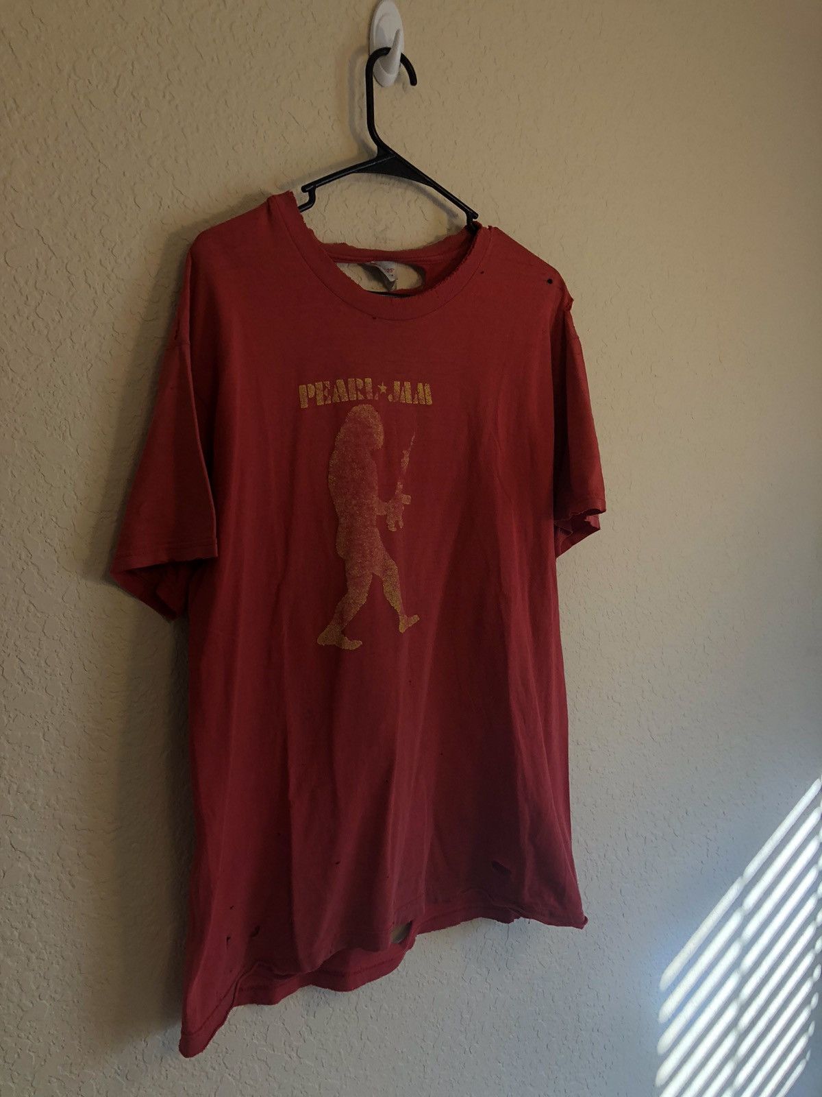 Vintage Vintage Thrashed Pearl Jam 98 Tour Distressed Custom Tee Size US L / EU 52-54 / 3 - 3 Thumbnail