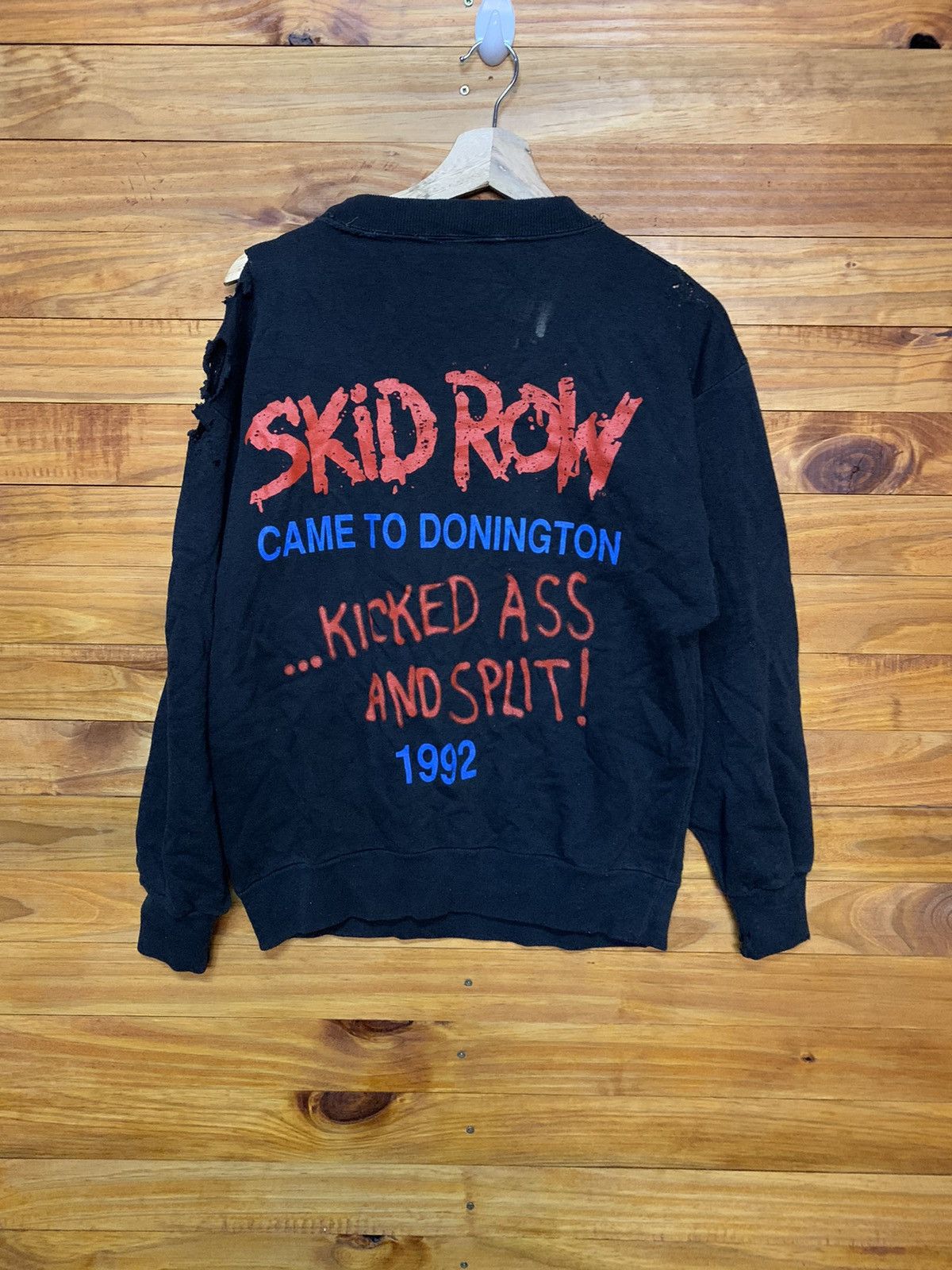 Band Tees Vintage 1991 Skid Row Distressed Sweatshirts Made In USA Size US S / EU 44-46 / 1 - 1 Thumbnail