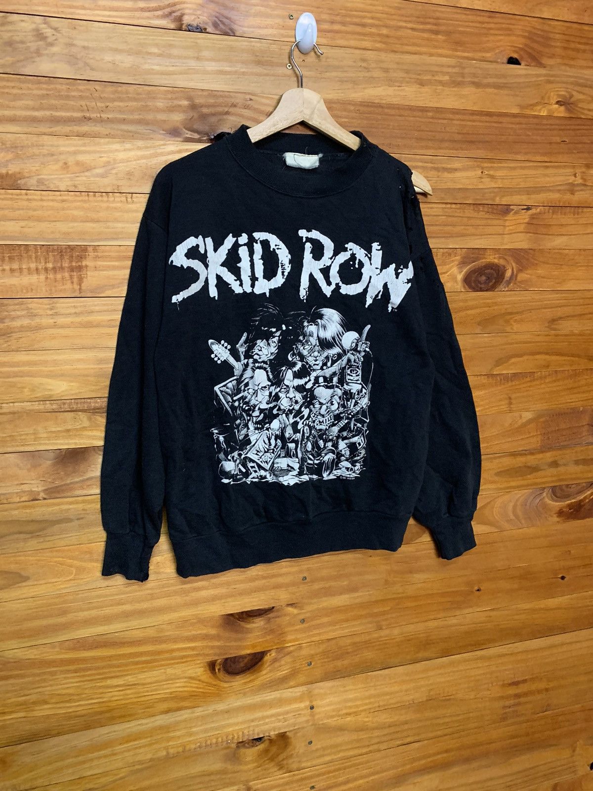 Band Tees Vintage 1991 Skid Row Distressed Sweatshirts Made In USA Size US S / EU 44-46 / 1 - 6 Thumbnail