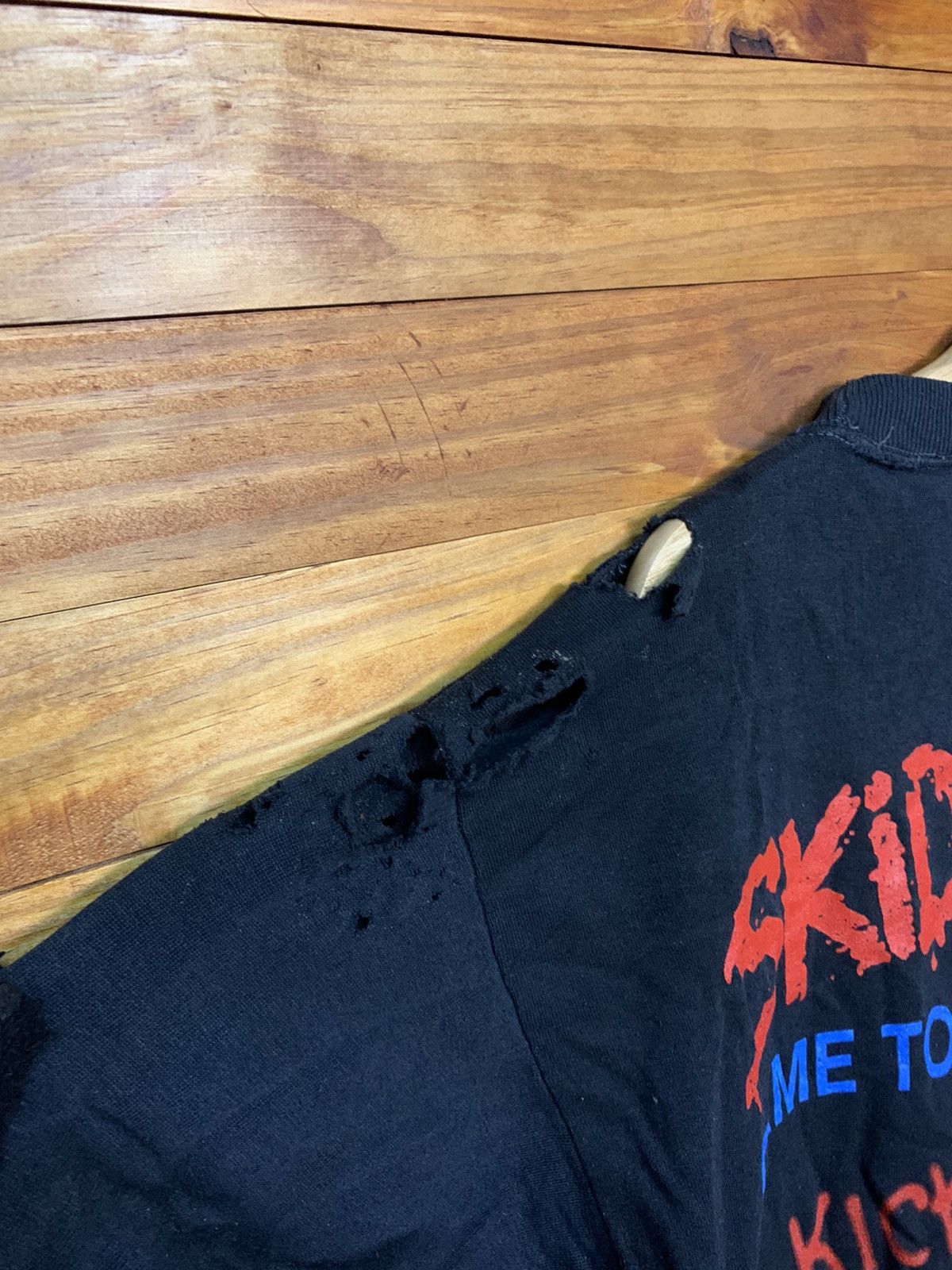 Band Tees Vintage 1991 Skid Row Distressed Sweatshirts Made In USA Size US S / EU 44-46 / 1 - 10 Thumbnail