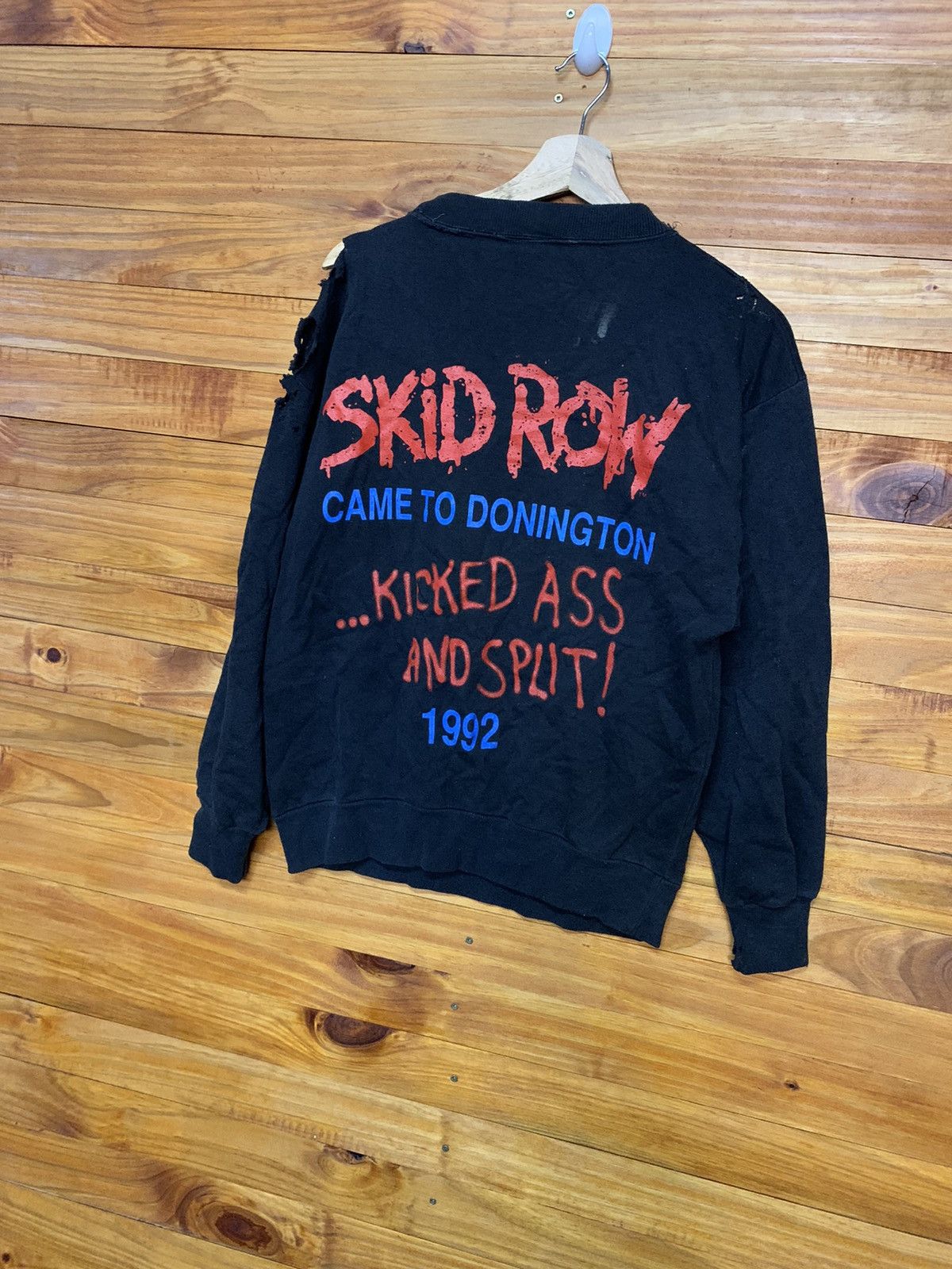 Band Tees Vintage 1991 Skid Row Distressed Sweatshirts Made In USA Size US S / EU 44-46 / 1 - 2 Thumbnail